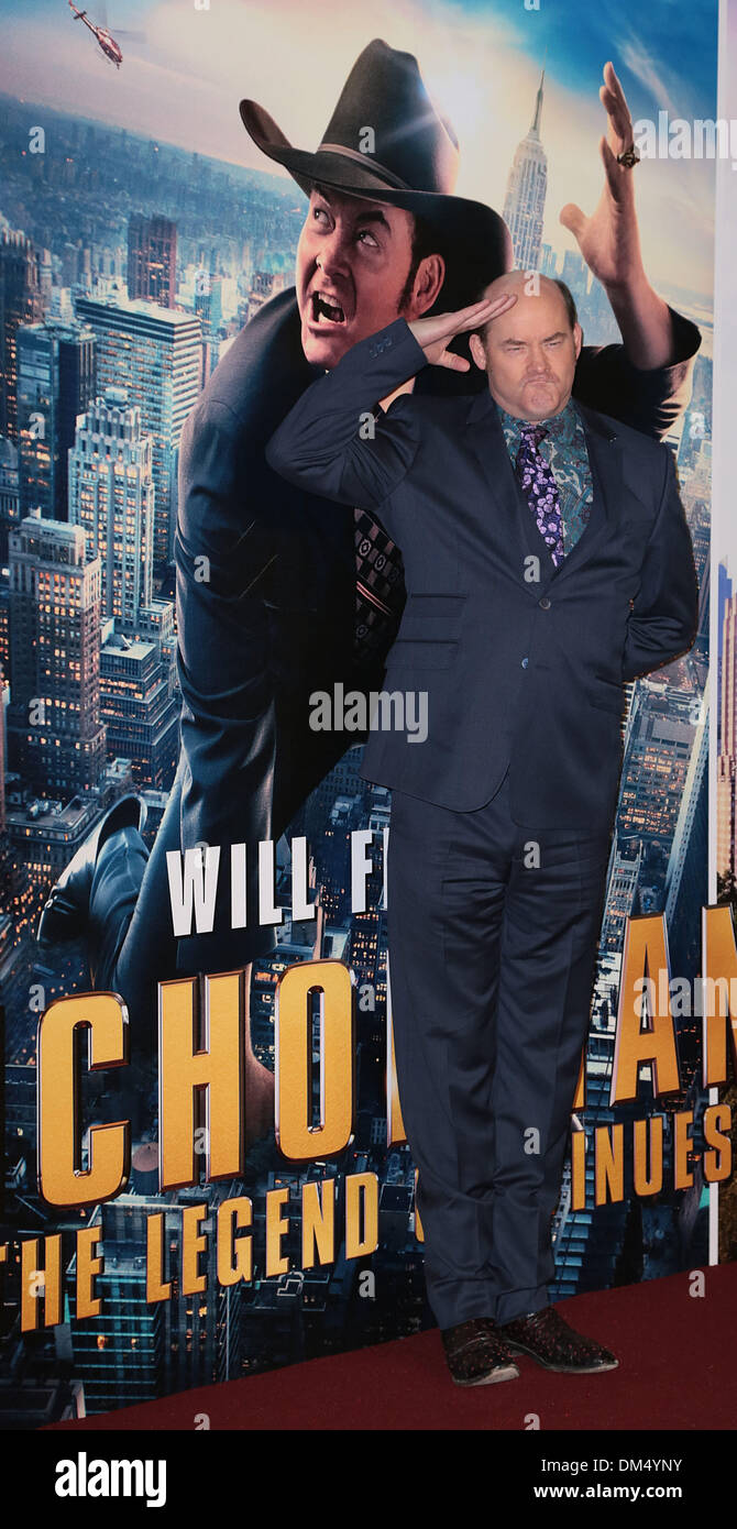 London, UK, 11. Dezember 2013 David Koechner besucht premiere für Anchorman: The Legend Continues, Fortsetzung Komödie nach San Diego Lieblings Nachrichtensprecher Ron Burgundy Vue West End, Leicester Square, London Foto: MRP/Alamy Live News Stockfoto