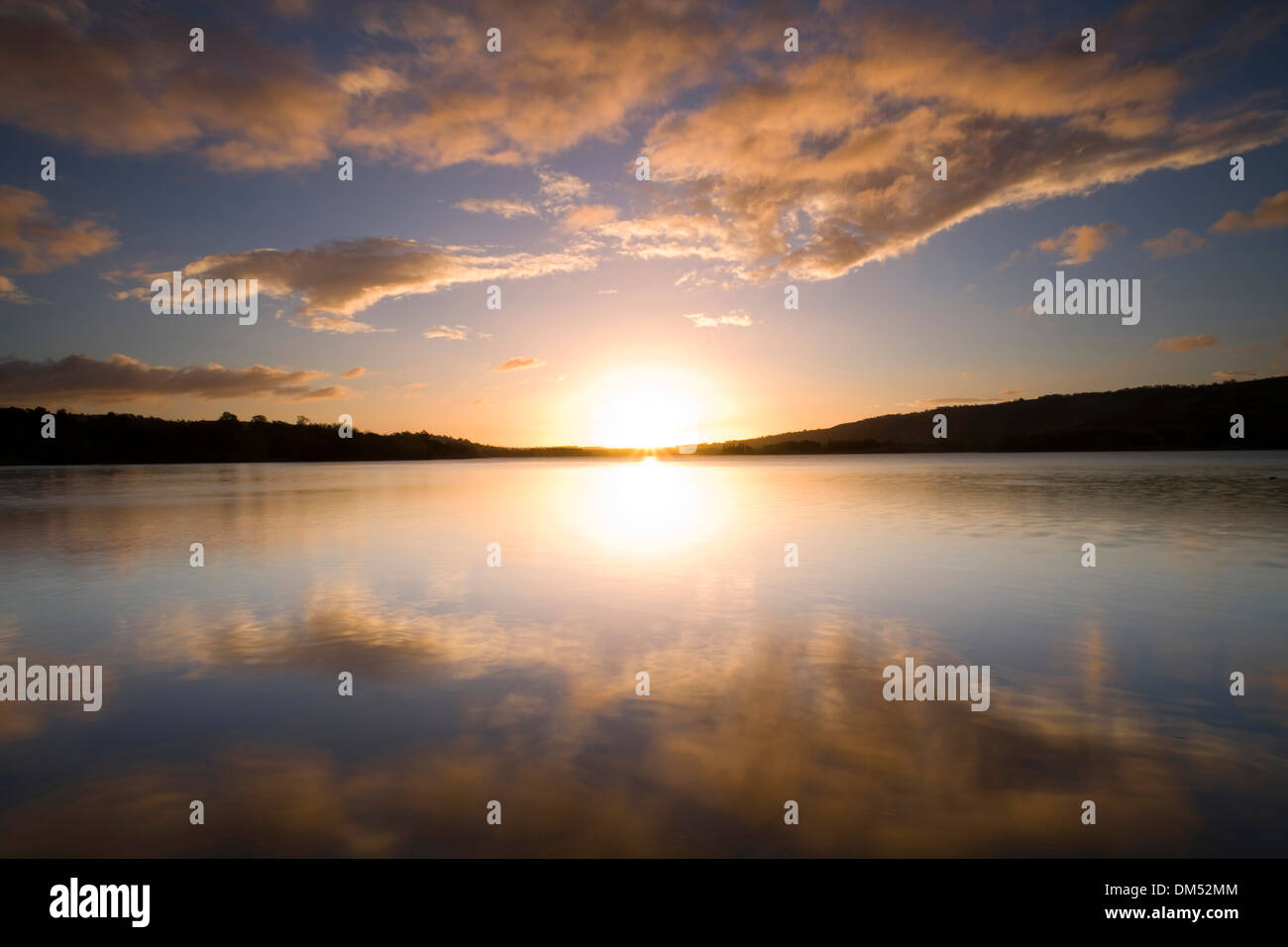 Sonnenaufgang über dem See Blagdon. Stockfoto