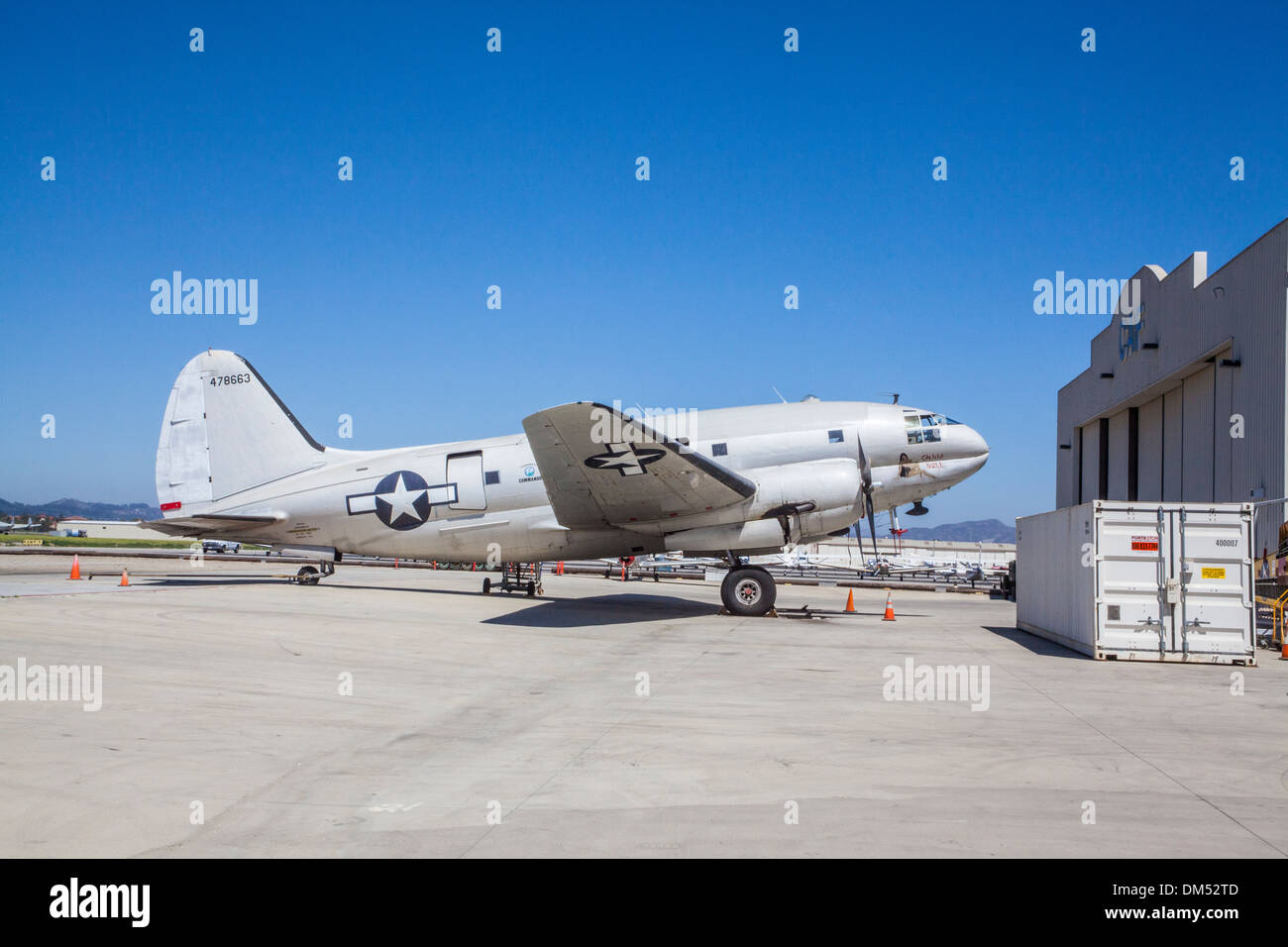 C-46 Frachtflugzeug in den Commemorative Air Force Museum in Camarillo / Kalifornien Stockfoto