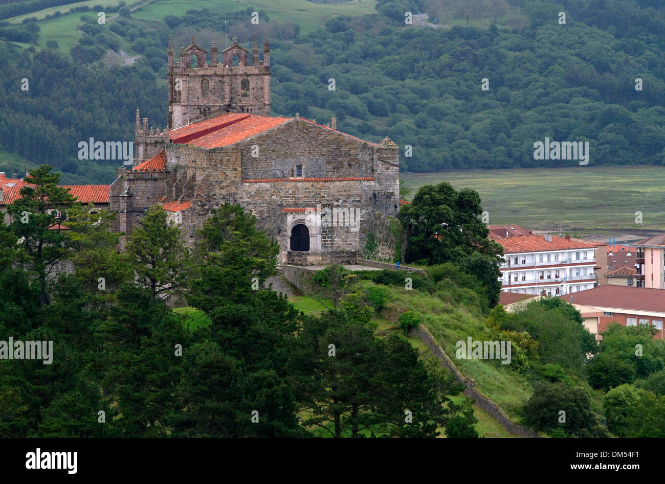 Kirche Santa Maria de Los Angeles, San Vicente de al Barquera, Kantabrien, Spanien. Stockfoto