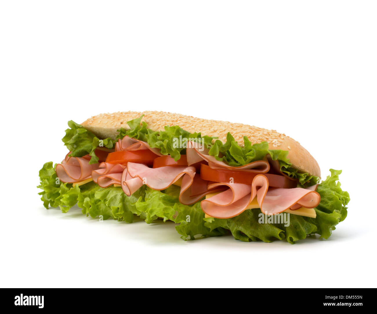 Fast-Food-Baguette-Sandwich mit Salat, Tomaten, Schinken und Käse Stockfoto