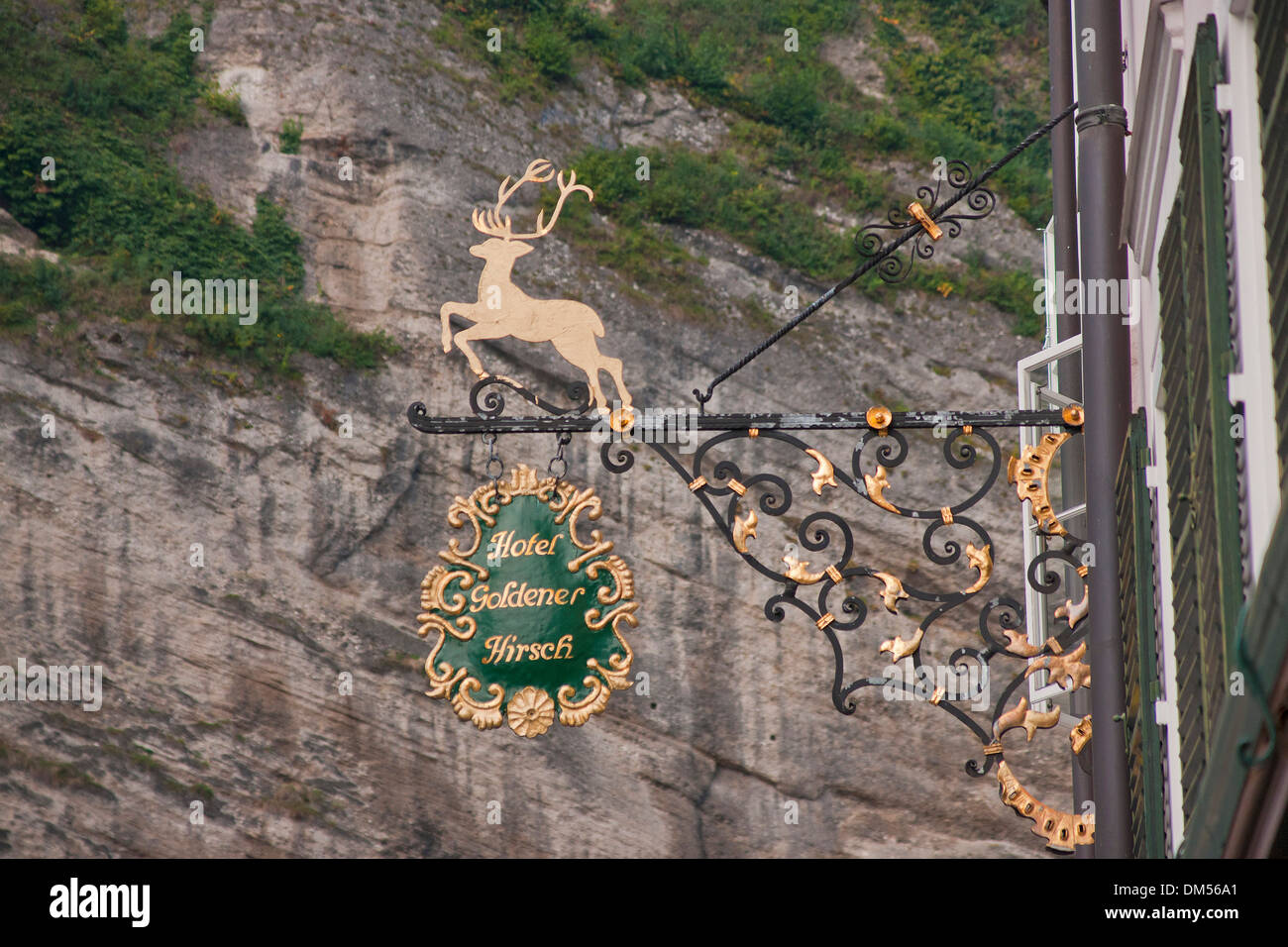 Österreich, Salzburg, Korn, Lane, Lane, Gilde Zeichen, Zeichen, Gilde, Gilden, Schmiedeeisen, Eisen, Gold, Golden, Stockfoto