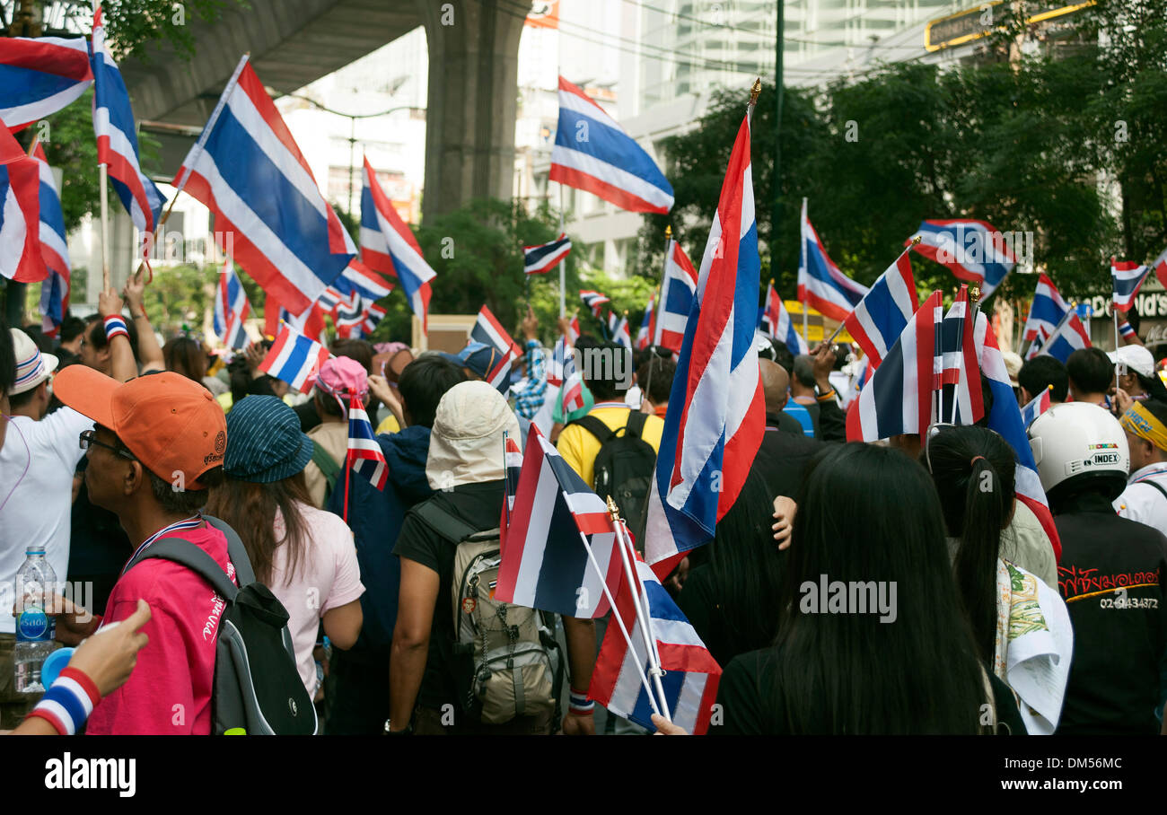 Der Massenprotest Marsch durch Völker demokratische Reform Committee (Separatistischen) zum Government House, auf der Sukhumvit Road, Bangkok, Thailand Stockfoto