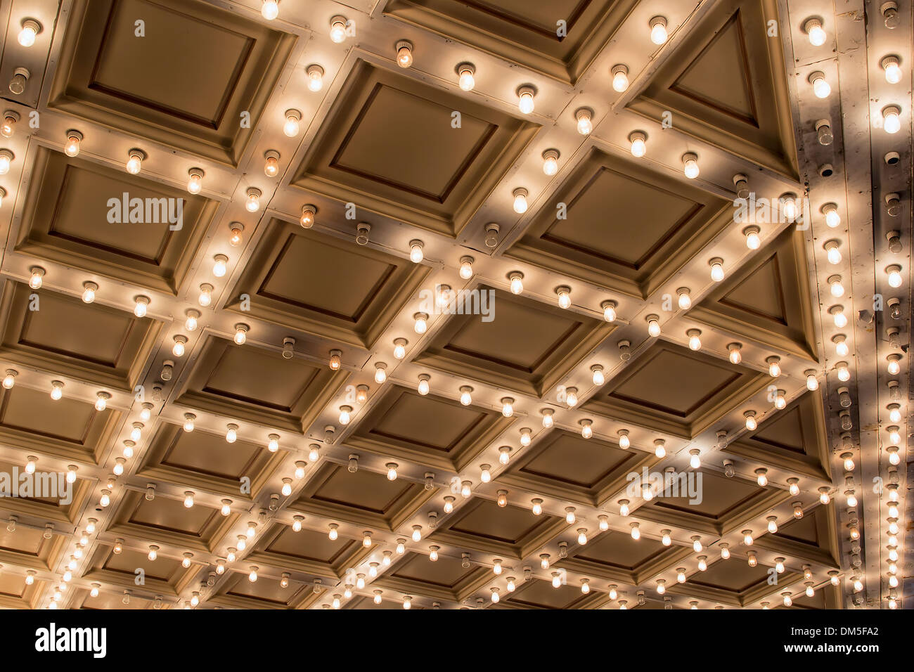 Alte historische Broadway Theater Festzelt Decke blinkende Lichter Stockfoto