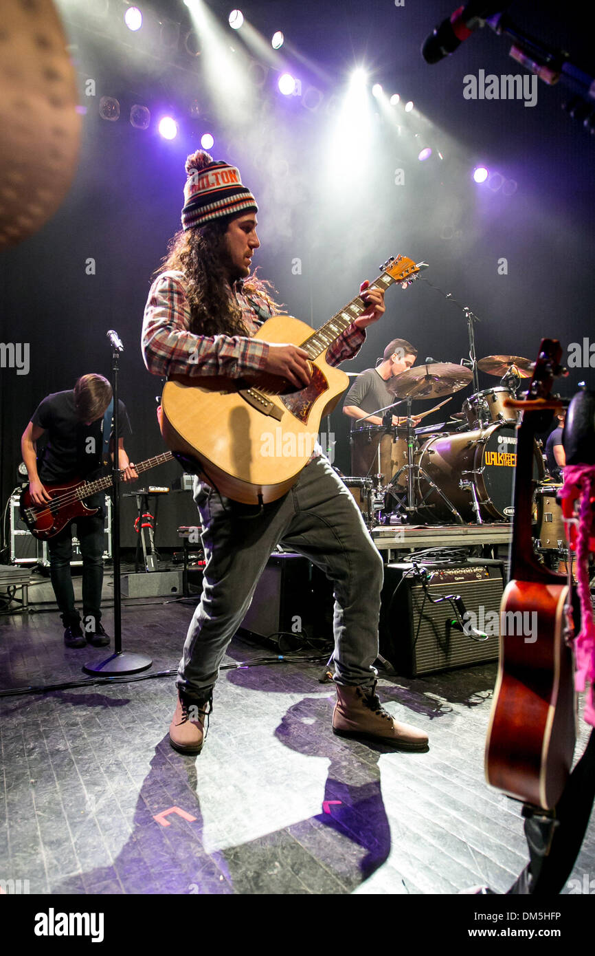 Detroit, Michigan, USA. 11. Dezember 2013. GIANNI LUMINATI "Walk Off The Earth" führt auf die 93,9 des Fluss Winter Ice Breaker an The Fillmore. Bildnachweis: Marc Nader/ZUMA Press/Alamy Live-Nachrichten Stockfoto