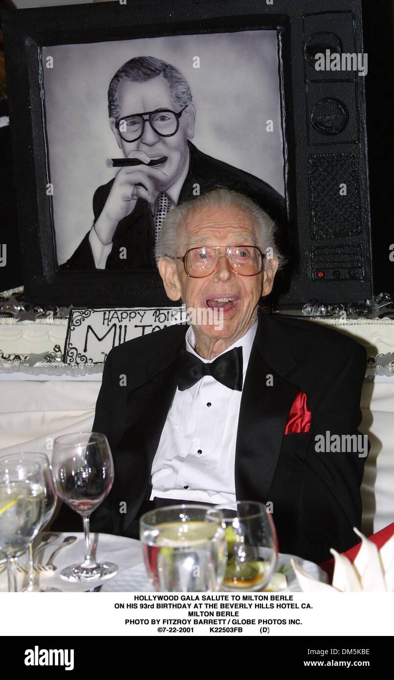 22. Juli 2001 - HOLLYWOOD GALA Gruß an MILTON BERLE. AN SEINEM 93. GEBURTSTAG IM BEVERLY HILLS HOTEL CA..MILTON BERLE. FITZROY BARRETT / 22.07.2001 K22503FB (D) (Kredit-Bild: © Globe Photos/ZUMAPRESS.com) Stockfoto