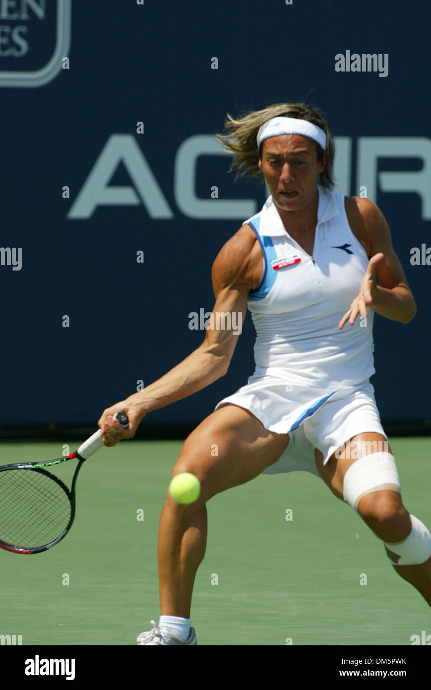 4. August 2005 - Carlsbad, Kalifornien, USA - FRANCESCA SCHIAVONE aus Italien, in der Tennis-Turnier, ein US-Serie im La Costa Resort and Spa öffnen (Credit-Bild: © Luciano Borsari/ZUMApress.com) Stockfoto