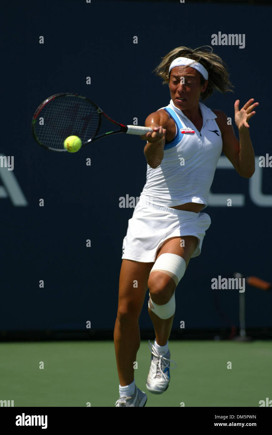 4. August 2005 - Carlsbad, Kalifornien, USA - FRANCESCA SCHIAVONE aus Italien, in der Tennis-Turnier, ein US-Serie im La Costa Resort and Spa öffnen (Credit-Bild: © Luciano Borsari/ZUMApress.com) Stockfoto