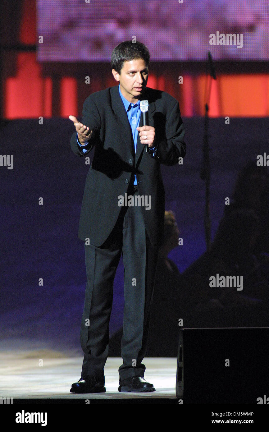 29. September 2001 - ANDRE AGASSI GRAND SLAM für Kinder. KONZERT-SPENDENAKTION. MGM GRAND GARDEN ARENA LAS VEGAS, NV. RAY ROMANO. FITZROY BARRETT / 29.09.2001 K22947FB (D). ETV (Kredit-Bild: © Globe Photos/ZUMAPRESS.com) Stockfoto