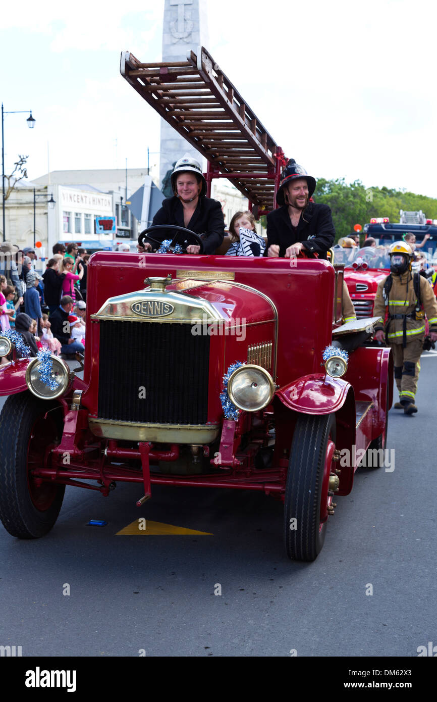 Ein Jahrgang Dennis Feuerwehrauto während der jährlichen parade Stockfoto