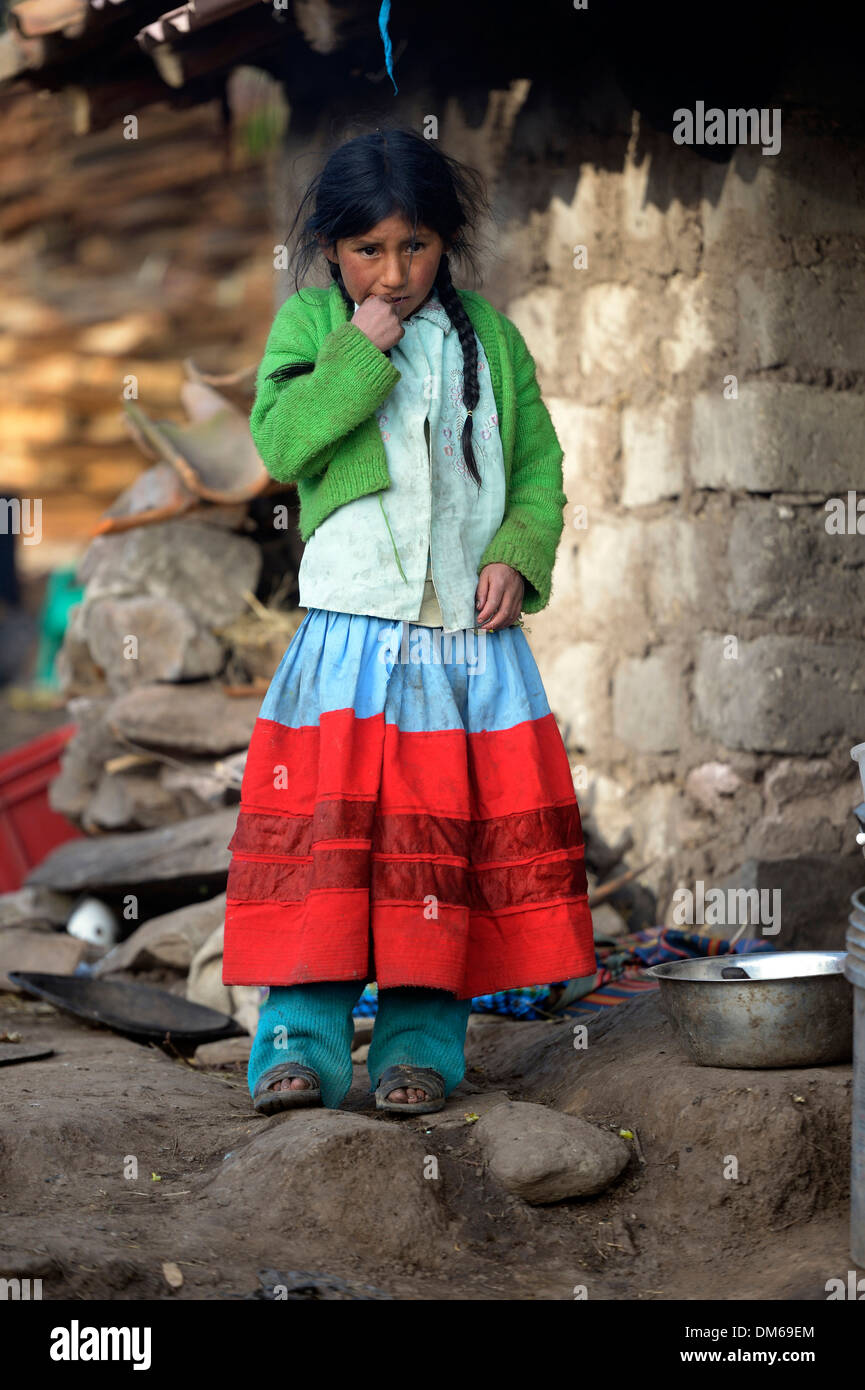 Mädchen, 11 Jahre, in Tracht, Union Potrero, Quispillacta, Ayacucho, Peru Stockfoto