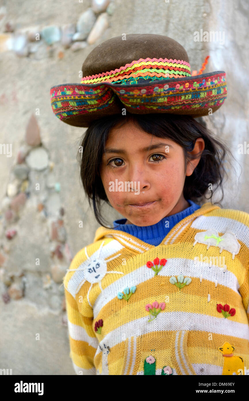 Mädchen mit traditionellen Hut, Union Potrero, Quispillacta, Ayacucho, Peru Stockfoto