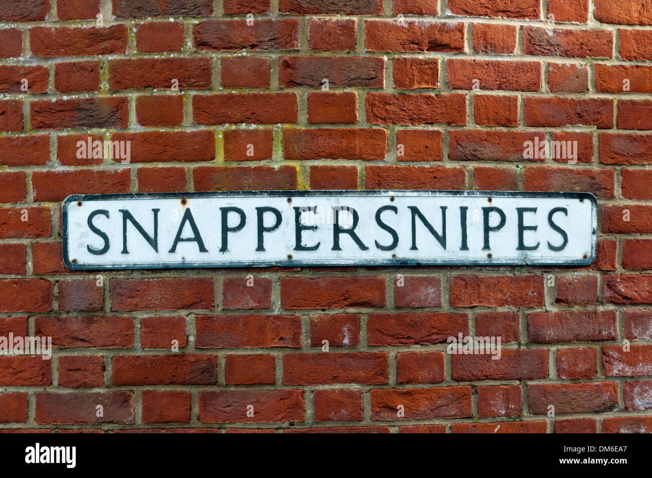 Straße Namensschild für Snappersnipes, eine Gasse in Westbury, Wiltshire. Stockfoto