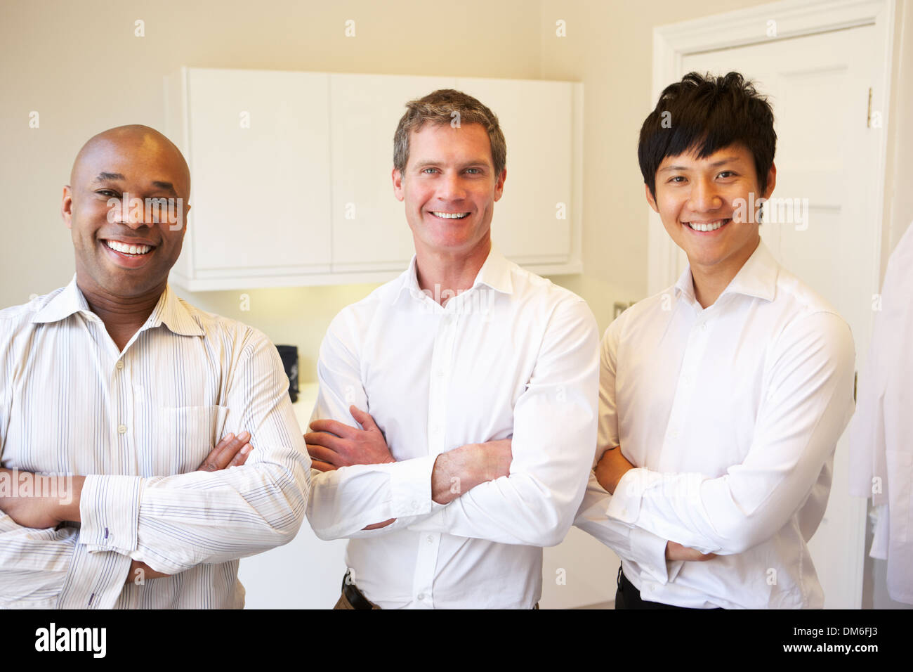 Porträt von drei Ärzten im Krankenhaus Stockfoto