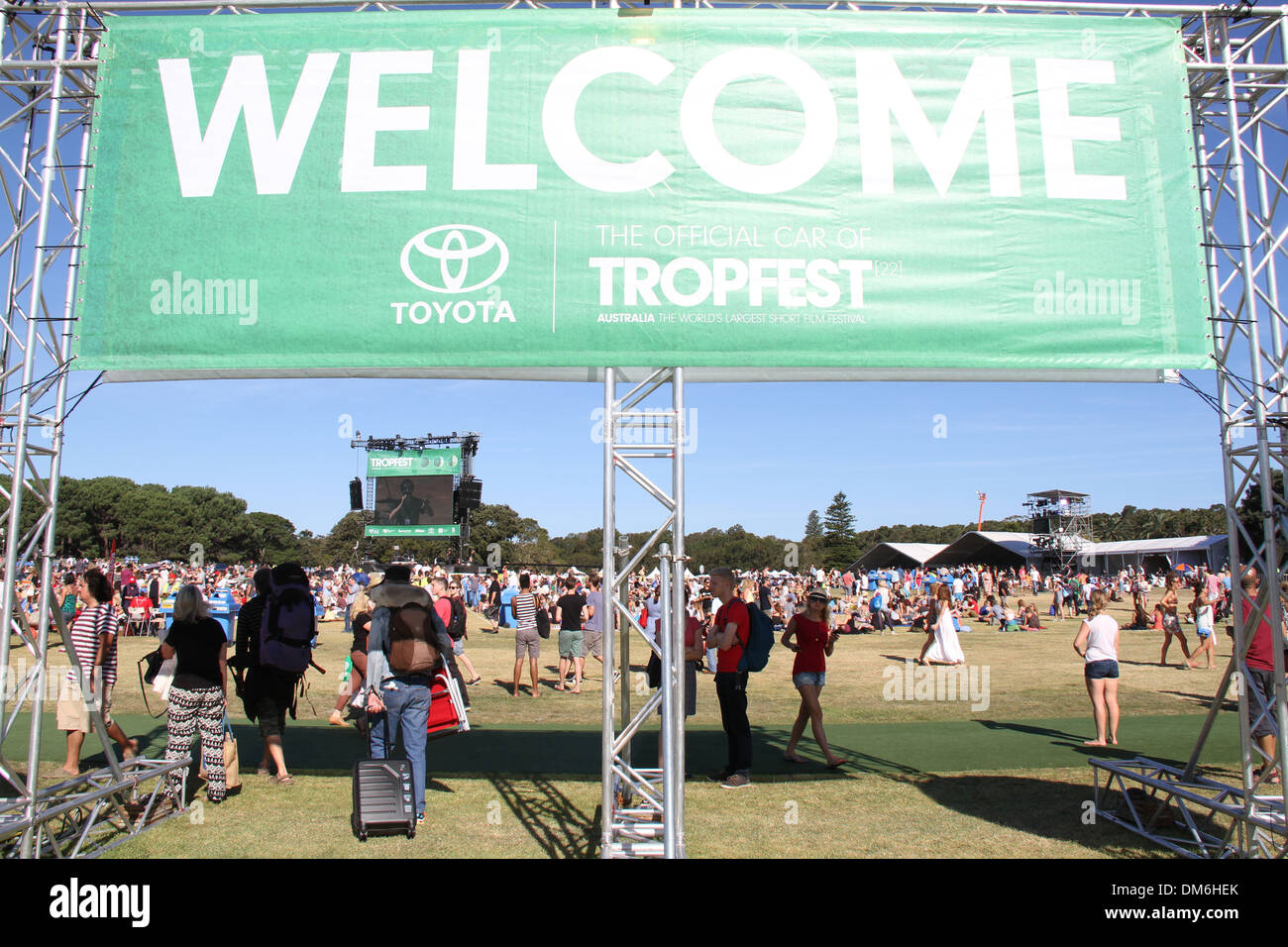Leute kommen um zu sehen, das Kurzfilmfestival Tropfest in Sydney. Stockfoto