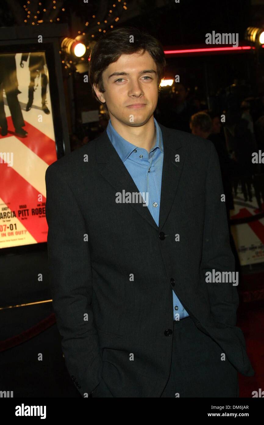 5. Dezember 2001 - PREMIERE OCEAN'S-ELEVEN. AN MANNS VILLAGE THEATER IN LOS ANGELES. TOPHER GRACE. FITZROY BARRETT / 05.12.2001 K23577FB (D) (Kredit-Bild: © Globe Photos/ZUMAPRESS.com) Stockfoto