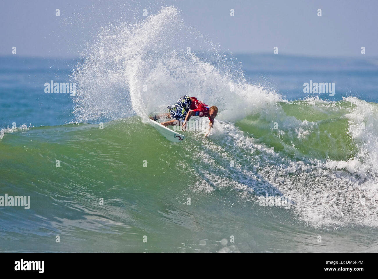 Sep 03, 2005; Chiba, JAPAN;  NATHAN HEDGE (Sydney, Narrabeen, Australien) einen komfortablen Sieg über JapanÕs Masatoshi Ohno in Runde 2 des Quiksilver Pro Japan heute gepostet. Hecke veröffentlicht zwei starke 7,67 Fahrten in Höhe von 15,34 Ohno auf 12.16 zu besiegen. Die Veranstaltung zog an die beliebte Surf-Position bekannt als Malibu, ca. 2 Stunden östlich von Tokio, die Excel nutzen Stockfoto