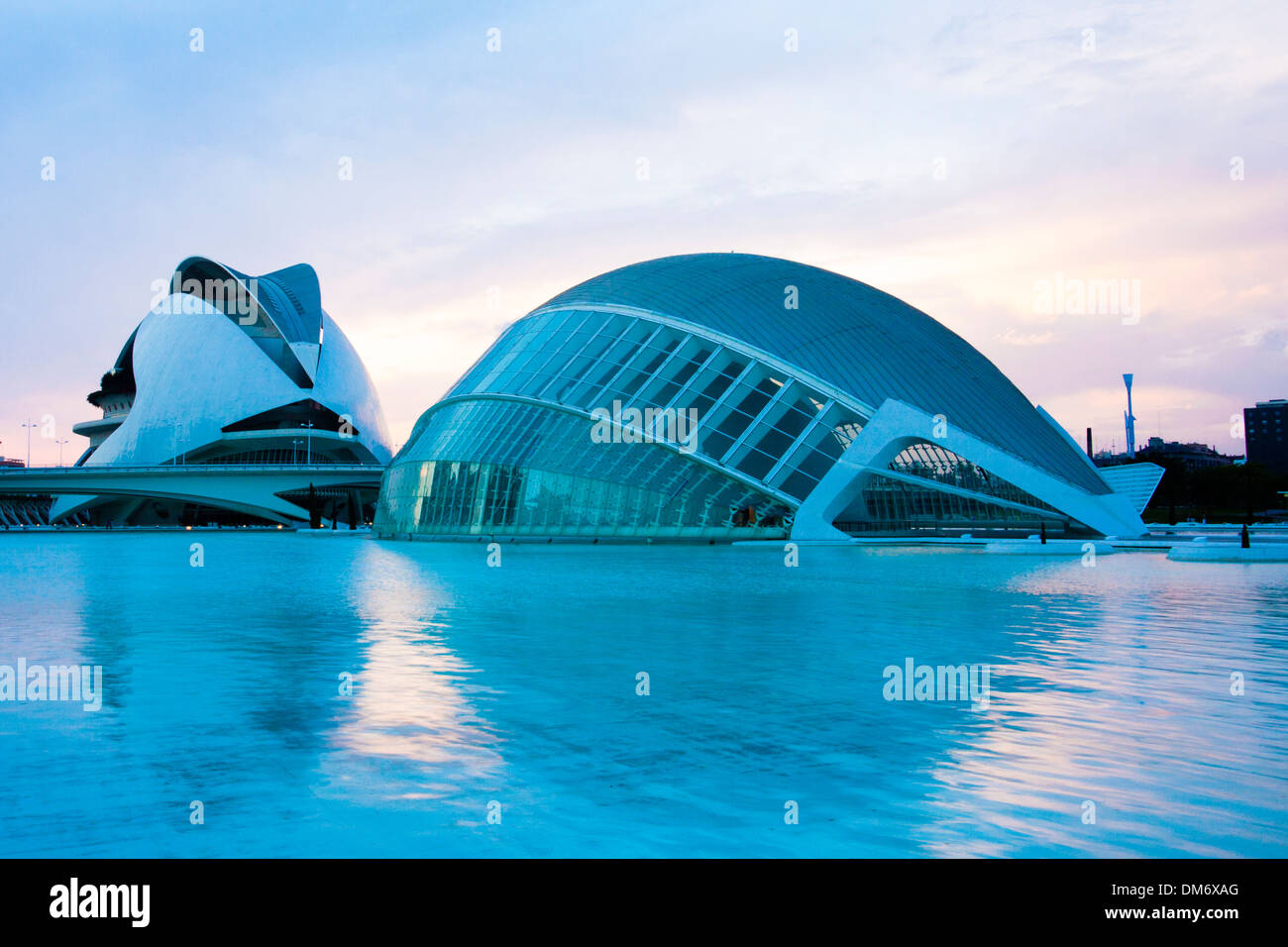 Das Hemisferic und Palau de Les Arts, die Stadt der Künste, Valencia, Spanien. Stockfoto