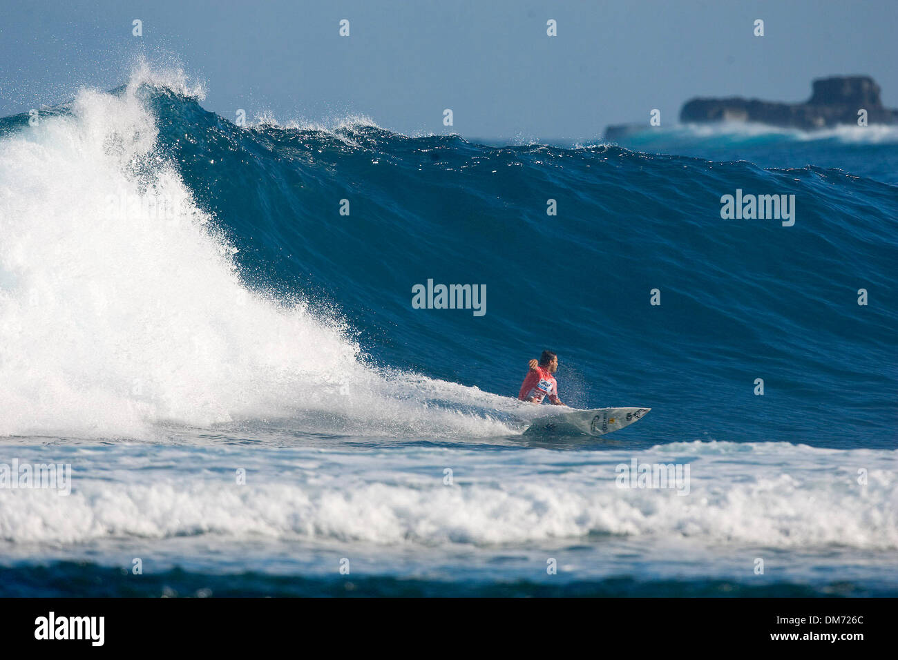 1. Juli 2005; St. Leu, Reunion Island, Frankreich;  Rip Curl Suche Association of Surfing Professionals (ASP) fördert MenÕs World Championship Tour (WCT) Ereignis, 23 Juni-4. Juli 2005, St. Leu, Insel La Réunion. Brasilianische PETERSON ROSA (im Bild) war der höchsten platzierte Brasilianer war heute ein beeindruckendes gleich Dritte Finish bei der Rip Curl Search auf La Réunion. Rosa mit Strom versorgt, die semi-fin Stockfoto