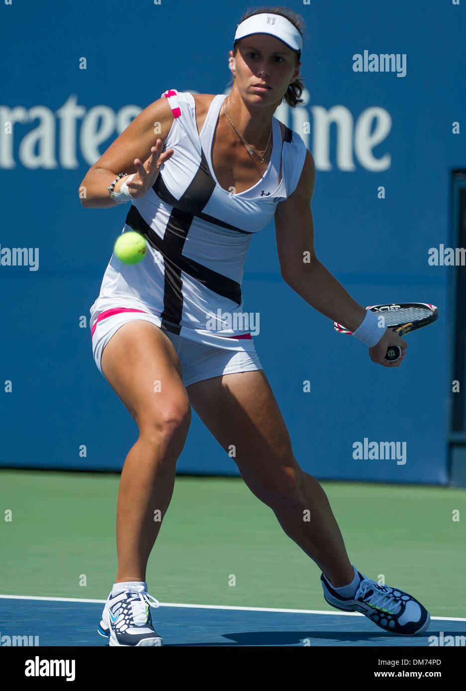 Varvara Cirstea uns Open 2012 Frauen Match - Samantha Stosur V Varvara Lepchenko - USTA Billie Jean King National Tennis Stockfoto