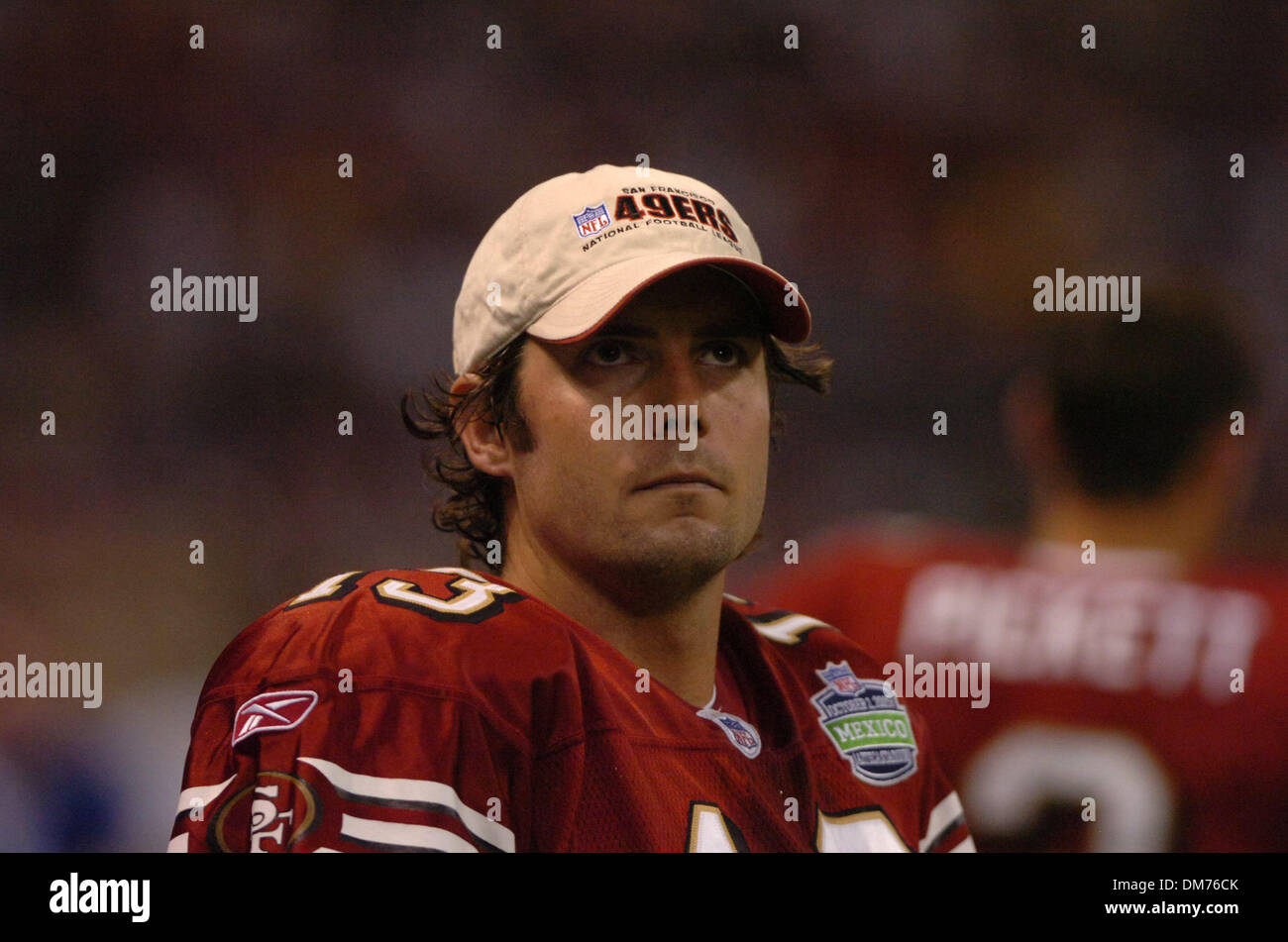 2. Oktober 2005; Mexiko-Stadt, Mexiko; NFL-FOOTBALL: 49ers ab Quarterback Tim Rattay wurde entfernt aus dem Spiel im 4. Quartal im Sonntagabend San Francisco 49ers 31-14-Niederlage gegen die Arizona Cardinals im Estadio Azteca in Mexiko-Stadt. Obligatorische Credit: Foto von Jose Luis Villegas/Sacramento Bee/ZUMA Press. (©) Copyright 2005 von Jose Luis Villegas/Sacramento Bee Stockfoto
