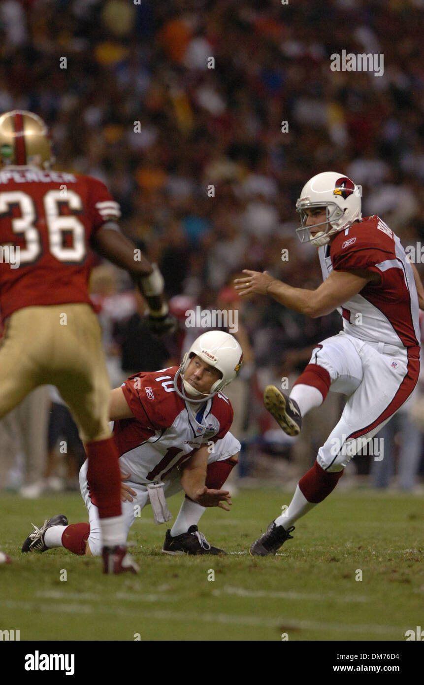 2. Oktober 2005; Mexiko-Stadt, Mexiko; NFL-FOOTBALL: Kardinal Kicker Neil Rackers gekickt sechs Fieldgoals Sonntagabend 31-14 Sieg über die 49ers im Estadio Azteca in Mexiko-Stadt. Obligatorische Credit: Foto von Jose Luis Villegas/Sacramento Bee/ZUMA Press. (©) Copyright 2005 von Jose Luis Villegas/Sacramento Bee Stockfoto