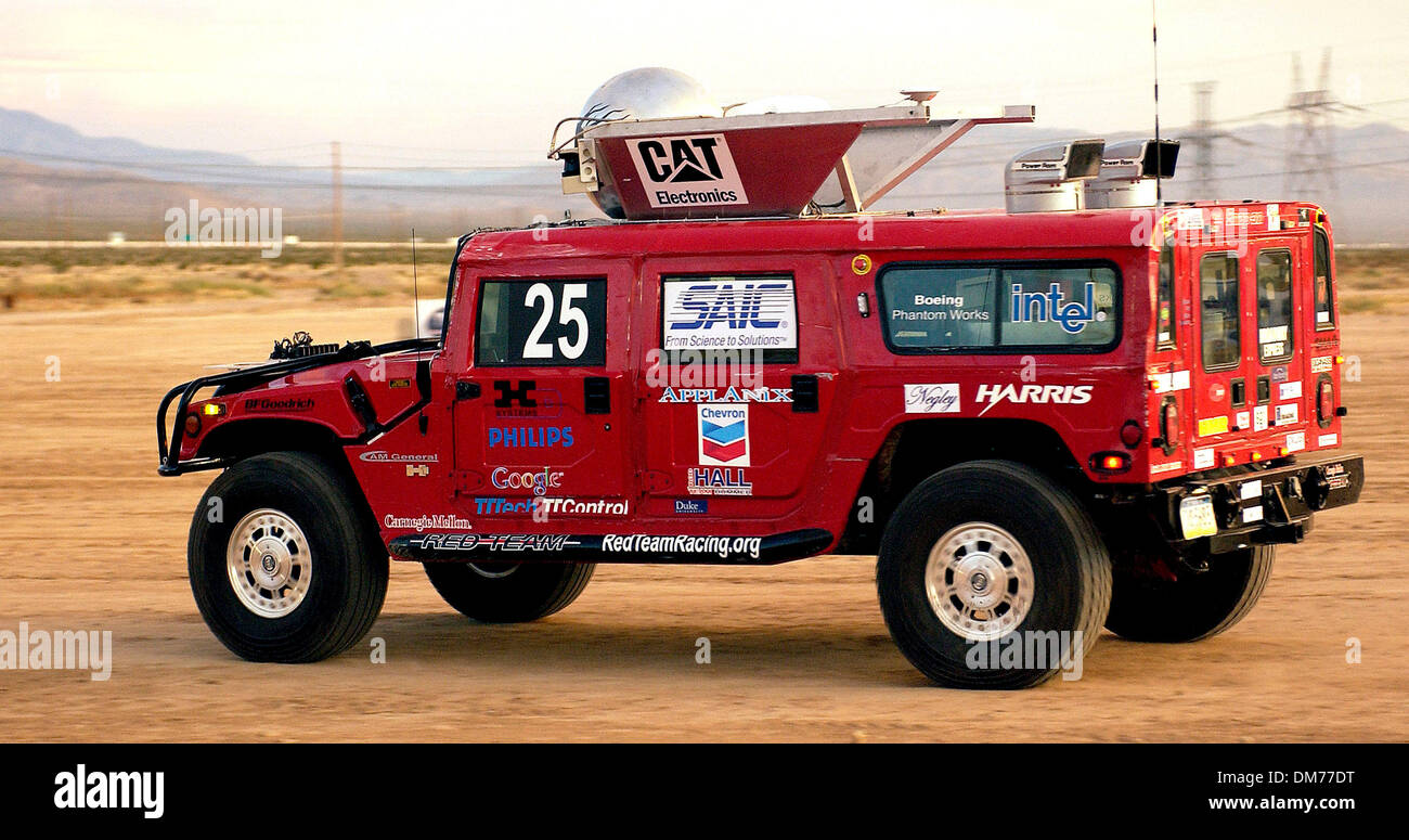 8. Oktober 2005; Primm, NV, USA; HIGHLANDER, die autonomen Roboterfahrzeug von Carnegie Mellon Red Team auch während der DARPA Grand Challenge.  Obligatorische Credit: Foto von Vaughn Youtz/ZUMA Press. (©) Copyright 2005 von Vaughn Youtz. Stockfoto