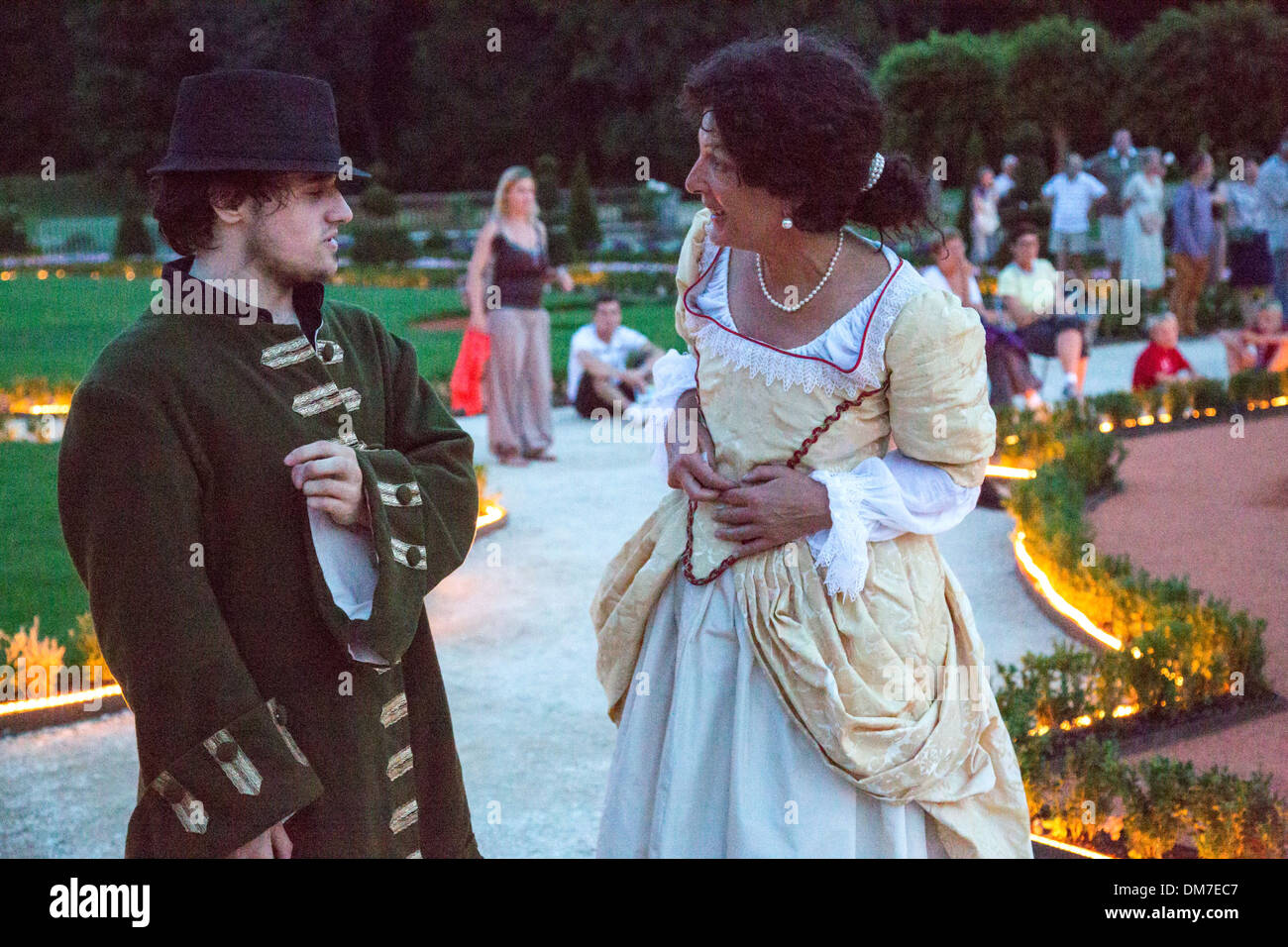 "MADAME DE MAINTENON OU L ' OMBRE DU SOLEIL" (DIE SCHATTEN DER SONNE), TON UND LICHT PERFORMANCE ERINNERT AN DIE GESCHICHTE DER GEHEIMEN FRAU DES KÖNIGS LOUIS XIV, SZENOGRAFIE VON XAVIER DE RICHEMOND, CHATEAU DE MAINTENON, EURE-ET-LOIR (28), FRANKREICH Stockfoto