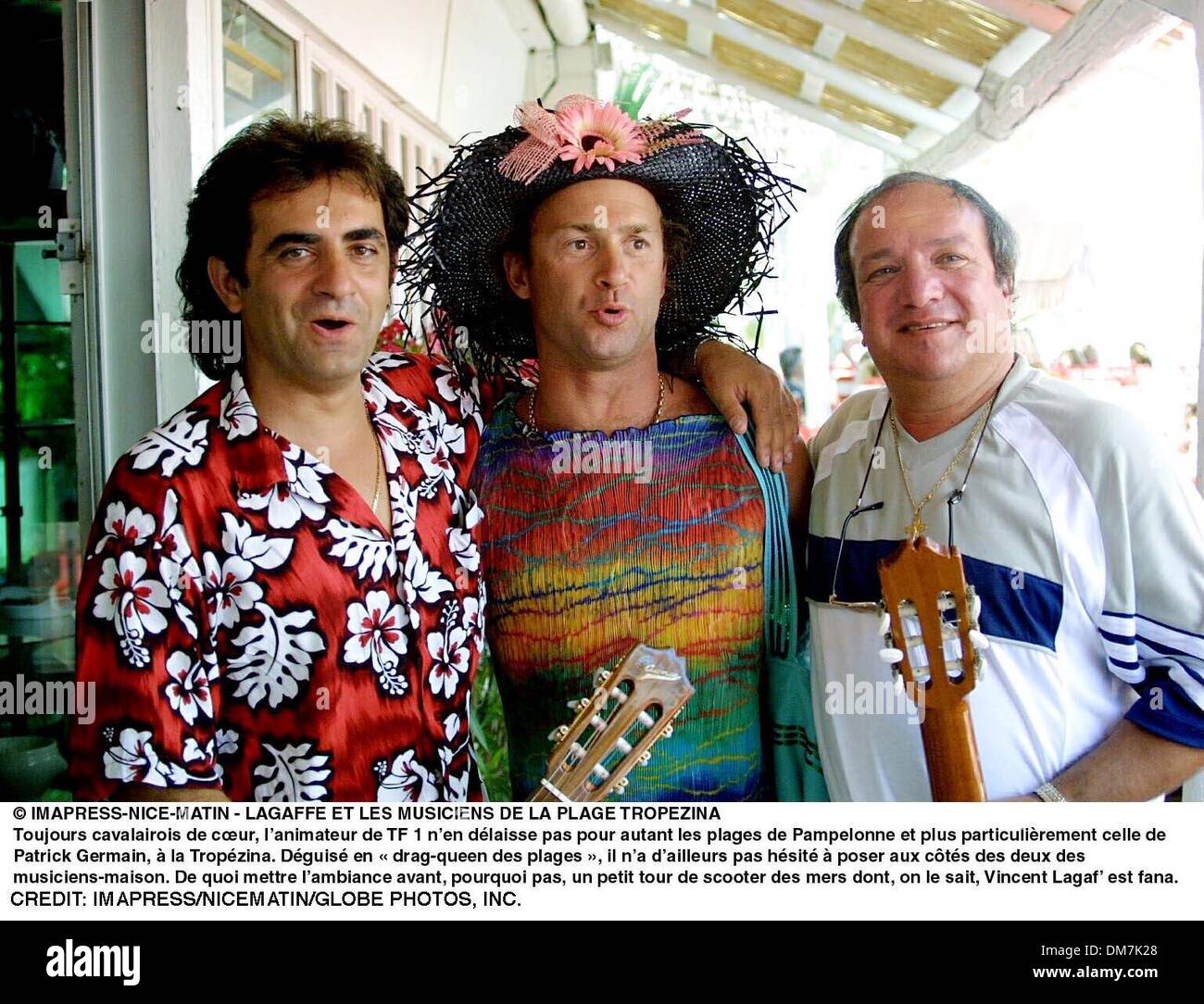 21. Juli 2001 - VARMATIN SAINT-TROPEZ/LAGAFFE ET LES MUSICIENS DE LA PLAGE TROPÉZINA... TITR. LagafÕ Conna†t la Musique ˆ la TropŽzina... TEXT. Toujours Cavalairois de cà Armbanduhr, lÕanimateur de TF 1 nÕen dŽlaisse Pas pour Autant Les Plages de Pampelonne et plus Particuli gleichsmethode Celle de Patrick Germain, ˆ la TropŽzina. DŽguisŽ En Ç Dragqueen des Plages È, il nÕa dÕailleurs Stockfoto