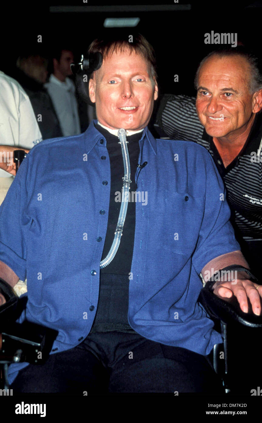 23. Juli 2001 - I5845JLZ SD0723.2ND jährlichen KARRIE WEBB CELEBRITY GOLF Turnier für PARALYISI FOUNDATION IN NEW YORK CITY. CHRISTOPHER REEVE UND JOE PESCI. JOHN L ZIOMEK / / 2001. (Kredit-Bild: © Globe Photos/ZUMAPRESS.com) Stockfoto