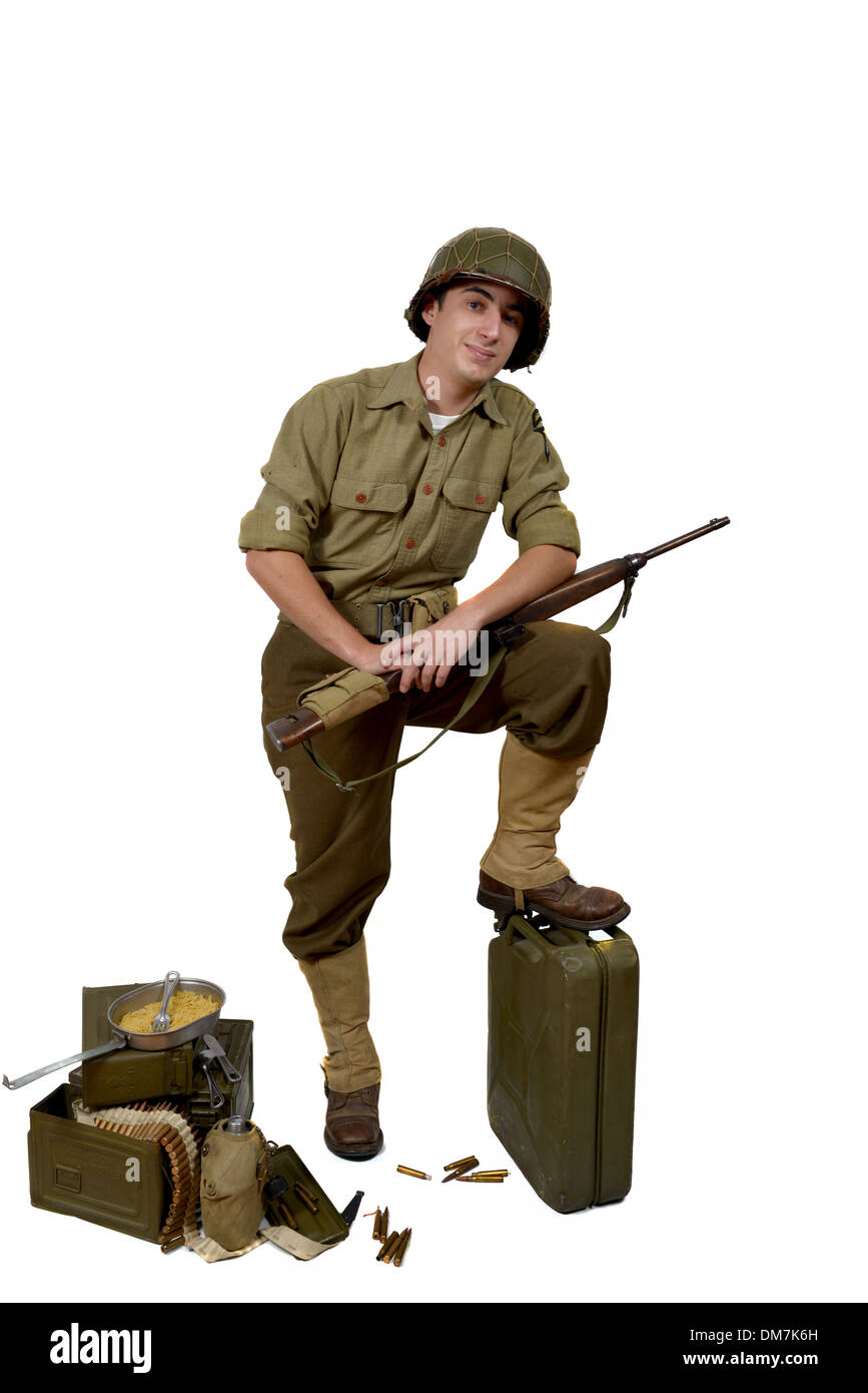 US-Soldat mit seinem Karabiner M1 und M1-Helm Stockfoto