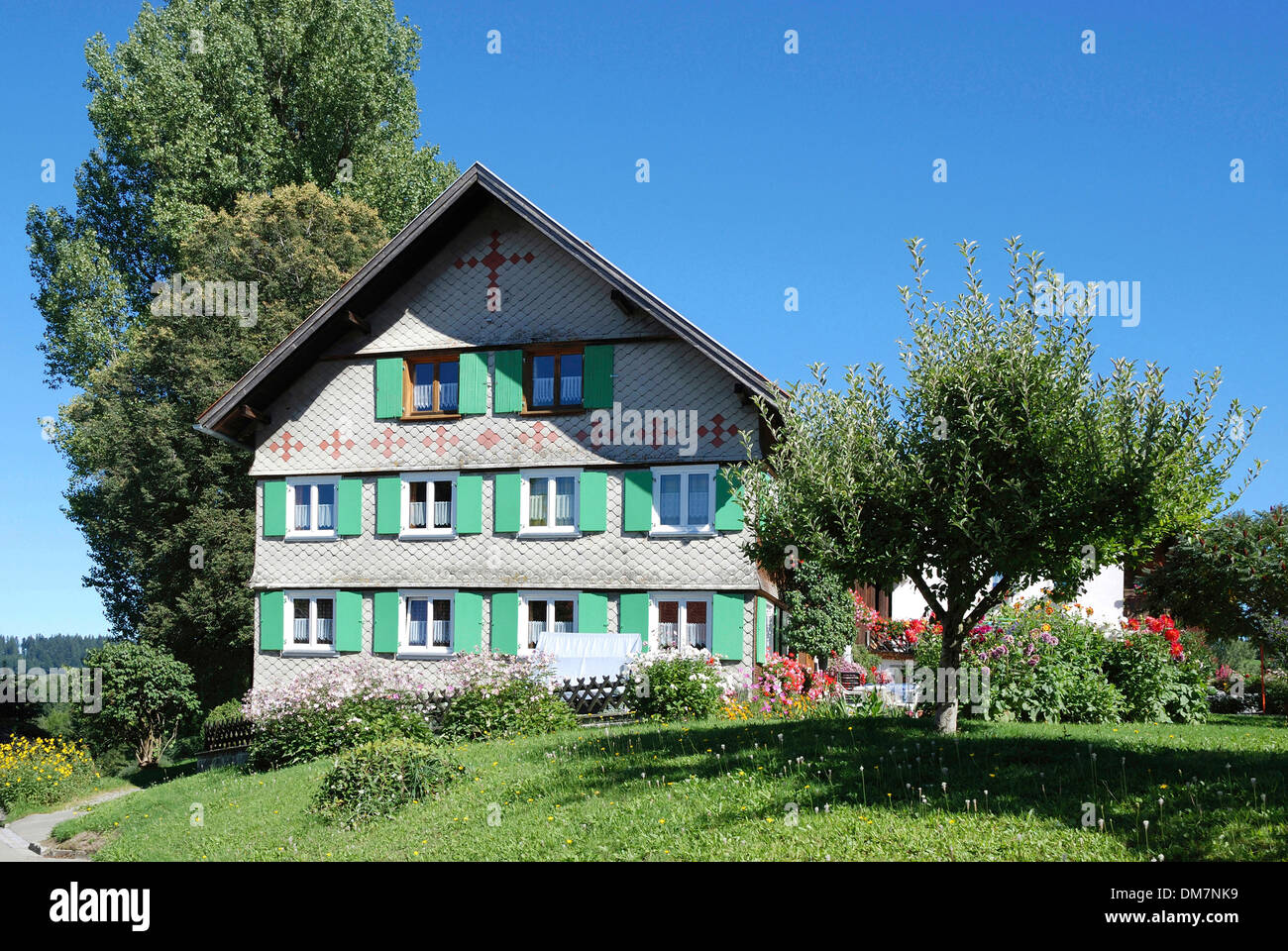 Allgäuer Bauernhaus in der Nähe von Oberstaufen. Stockfoto