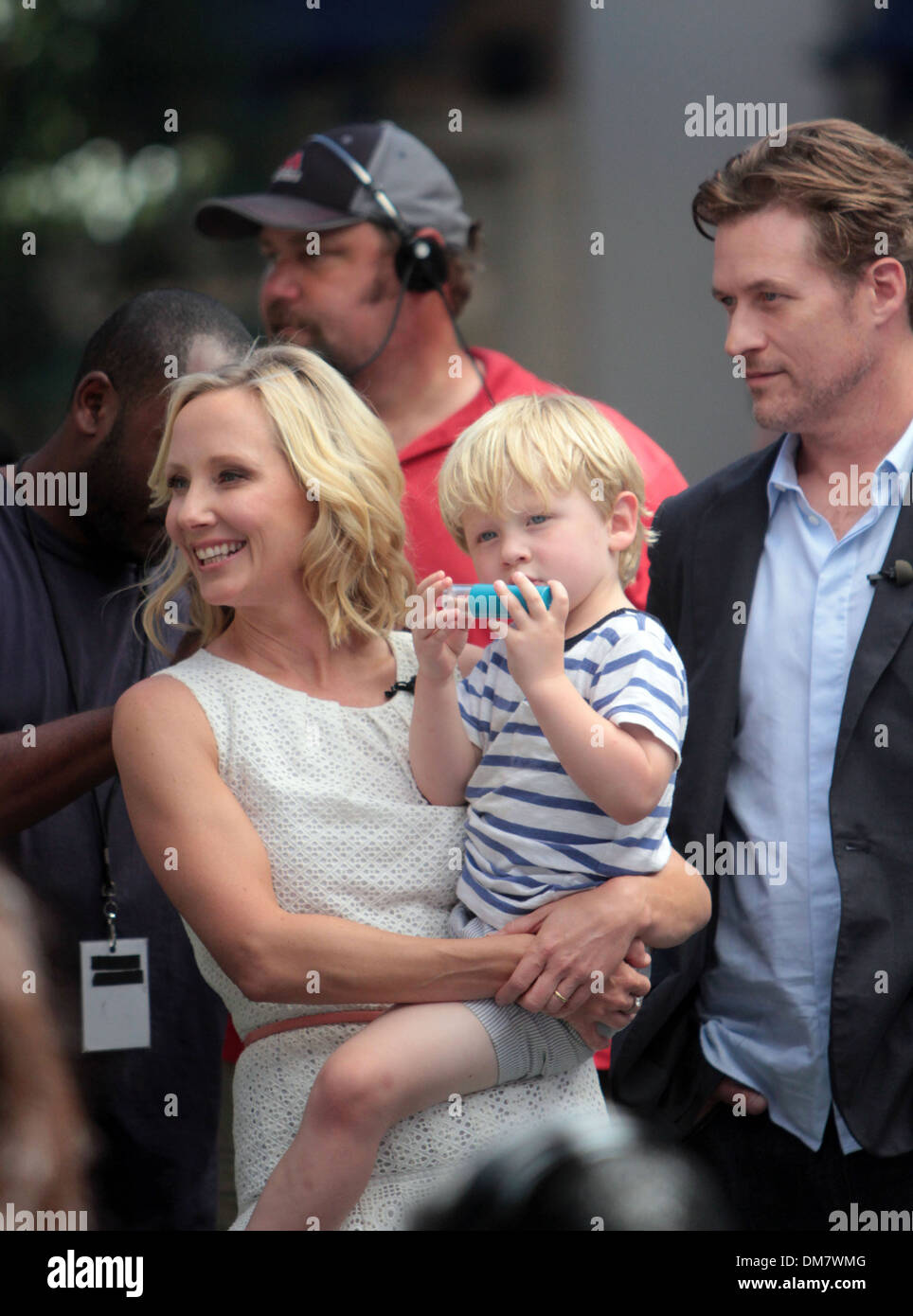 Anne Heche und James Tupper Mann mit ihren Kindern im Grove auf Entertainment-News erscheinen zeigen "Extra" West Hollywood Stockfoto