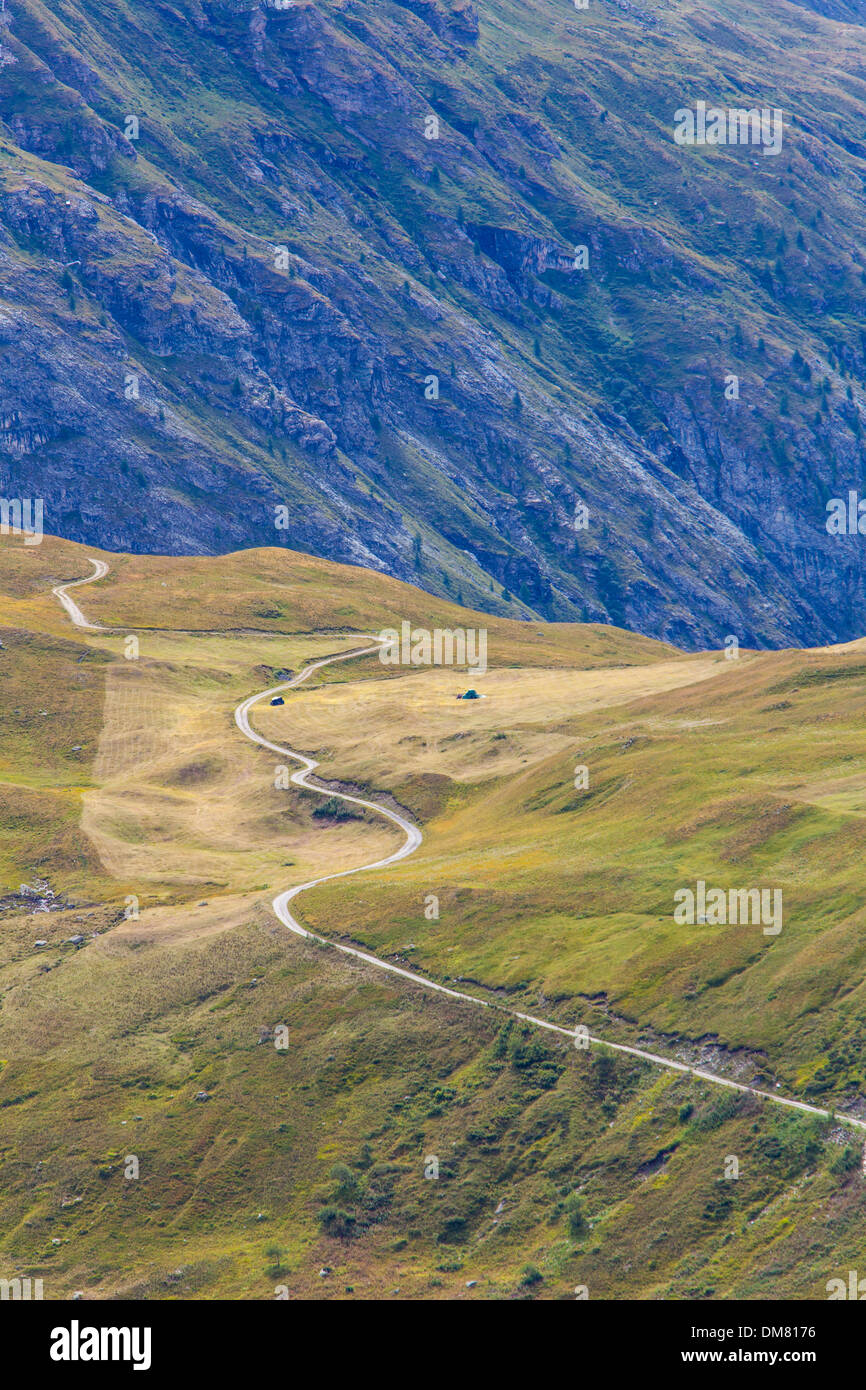 Kurvenreiche Straße bis zu den Col d'Iseran Gebirgspass, Savoie, Frankreich. Stockfoto
