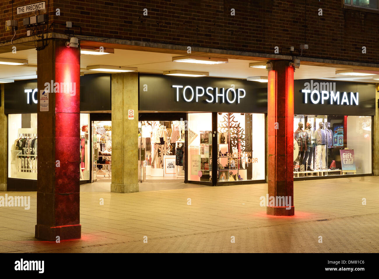 Außenseite von Topshop und Topman Geschäften im Stadtzentrum von Coventry Stockfoto