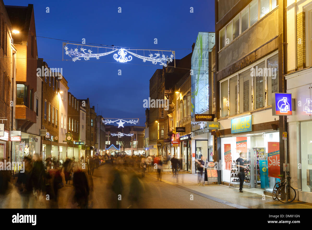 Weihnachts-Einkäufer im Stadtzentrum von Oxford Stockfoto