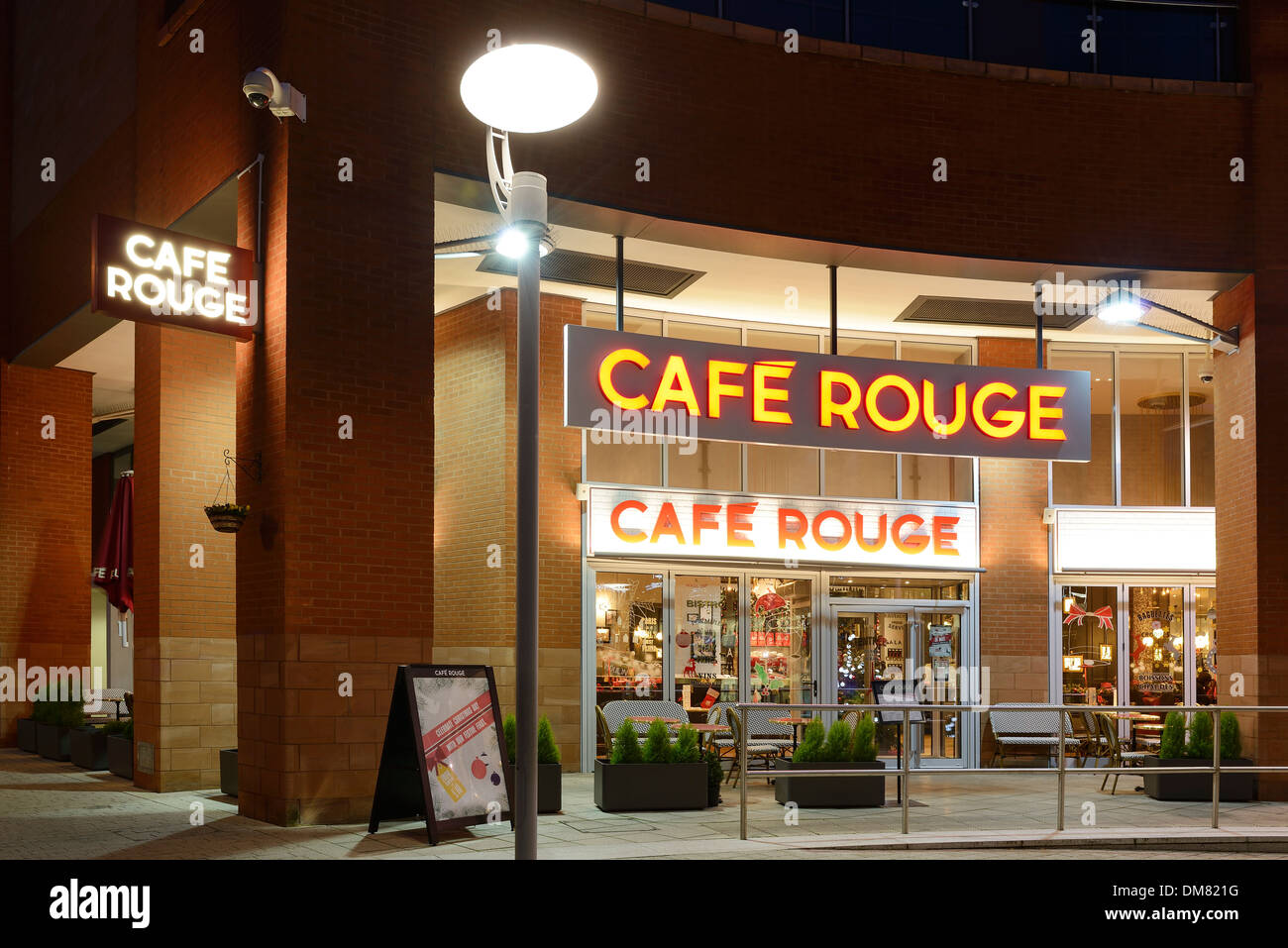 Außenseite des Cafe Rouge Restaurant im Stadtzentrum von Coventry UK Stockfoto