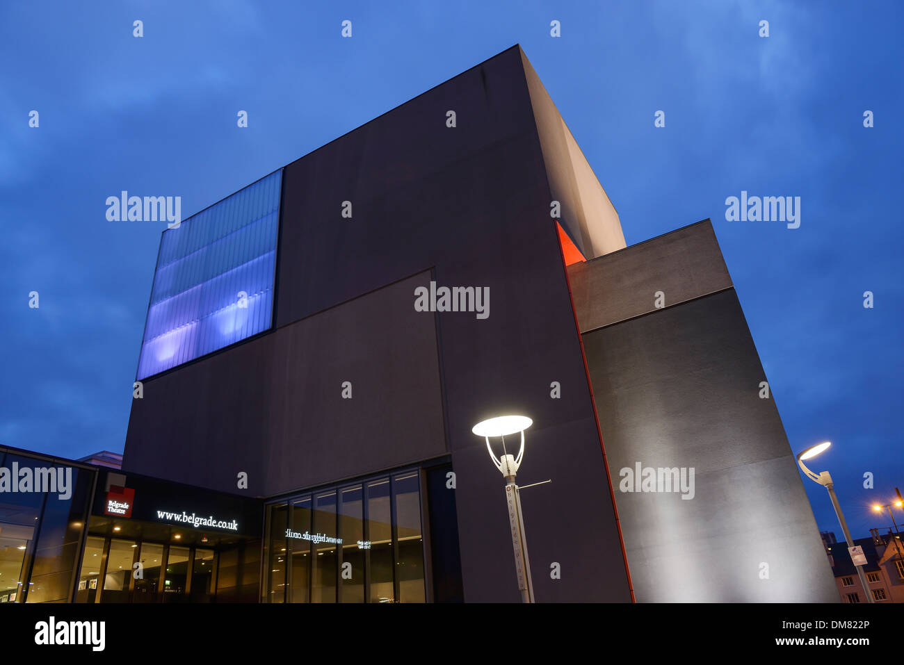 Die moderne Erweiterung der Belgrader Theater im Stadtzentrum von Coventry UK Stockfoto