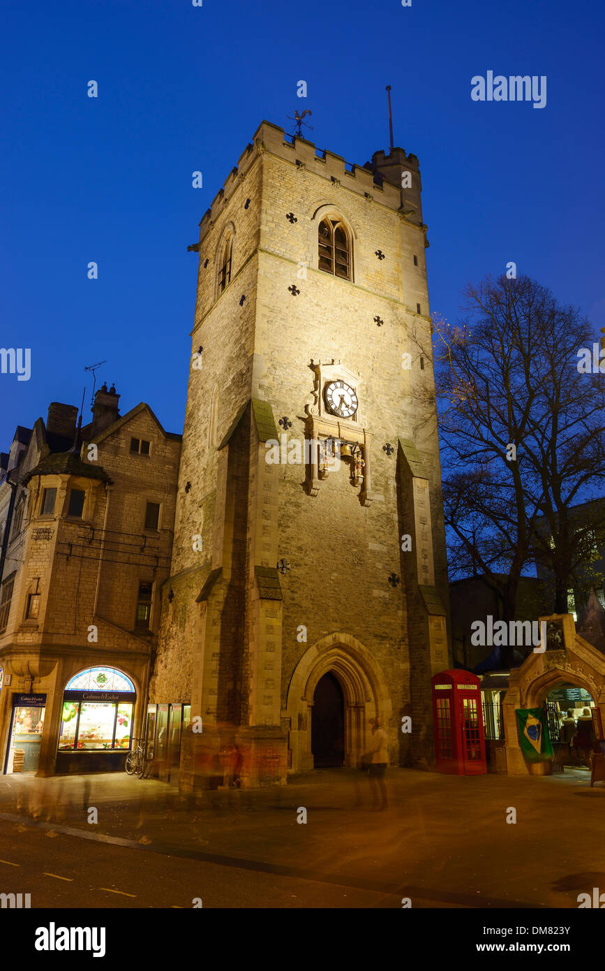 CARFAX Tower im Stadtzentrum von Oxford nachts beleuchtet Stockfoto