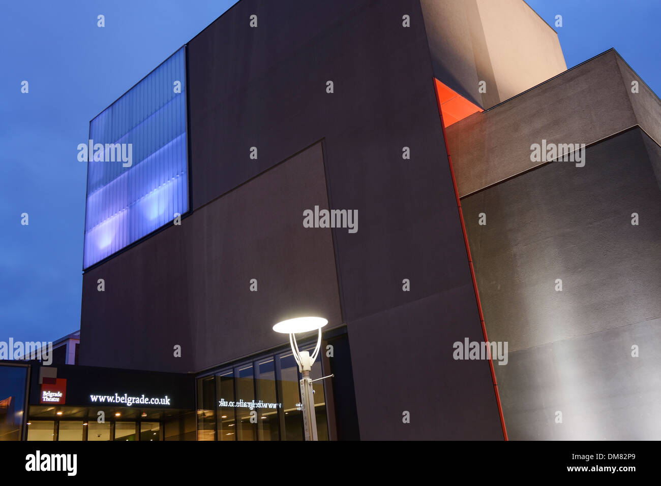 Die moderne Erweiterung der Belgrader Theater im Stadtzentrum von Coventry UK Stockfoto