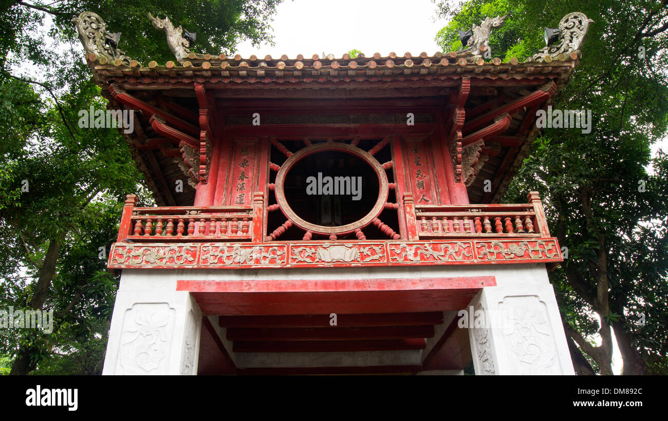 Komplizierte Tempel Baldachin schnitzen Hanoi Vietnam Süd-Ost-Asien Stockfoto