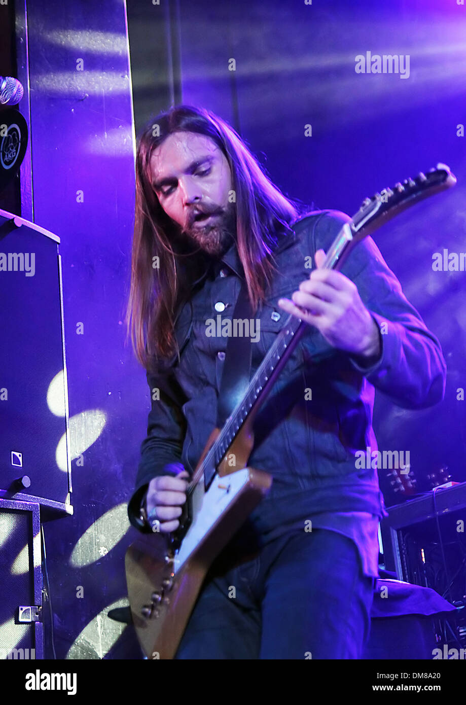 Chris Traynor von Bush erklingt auf der Bühne in Manchester Academy Manchester England - 29.08.12 Stockfoto