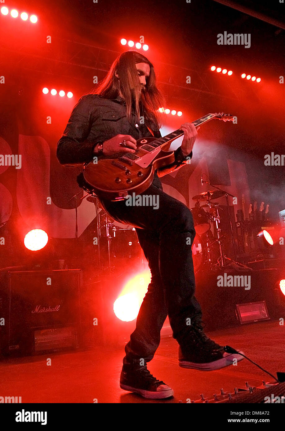 Chris Traynor von Bush erklingt auf der Bühne in Manchester Academy Manchester England - 29.08.12 Stockfoto