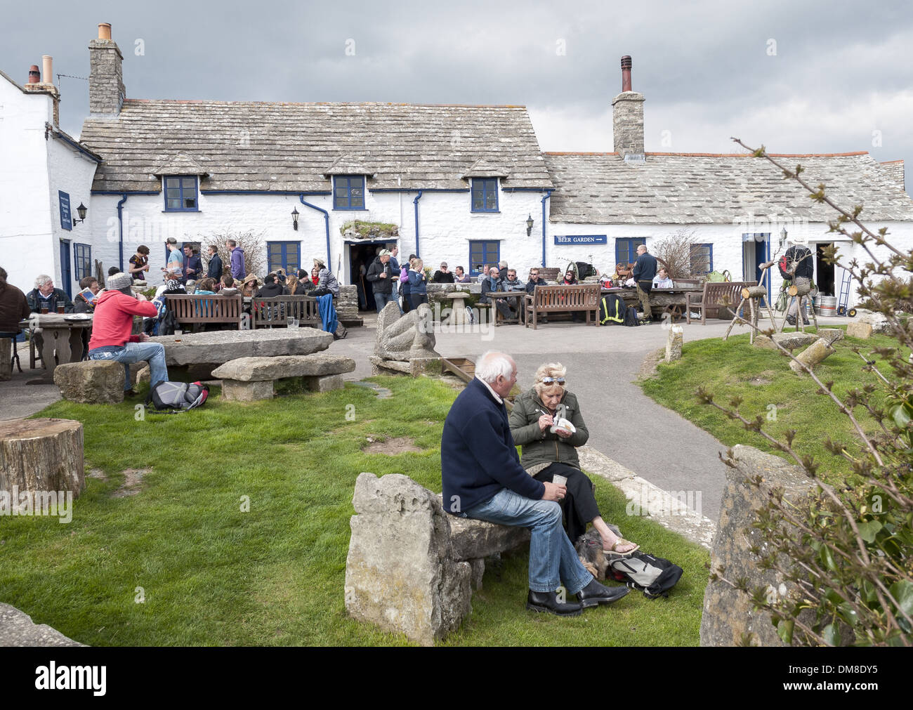 Der Platz und Kompass Pub in Wert Matravers in der Nähe von Swanage auf der Isle of Purbeck, Dorset, England, UK Stockfoto