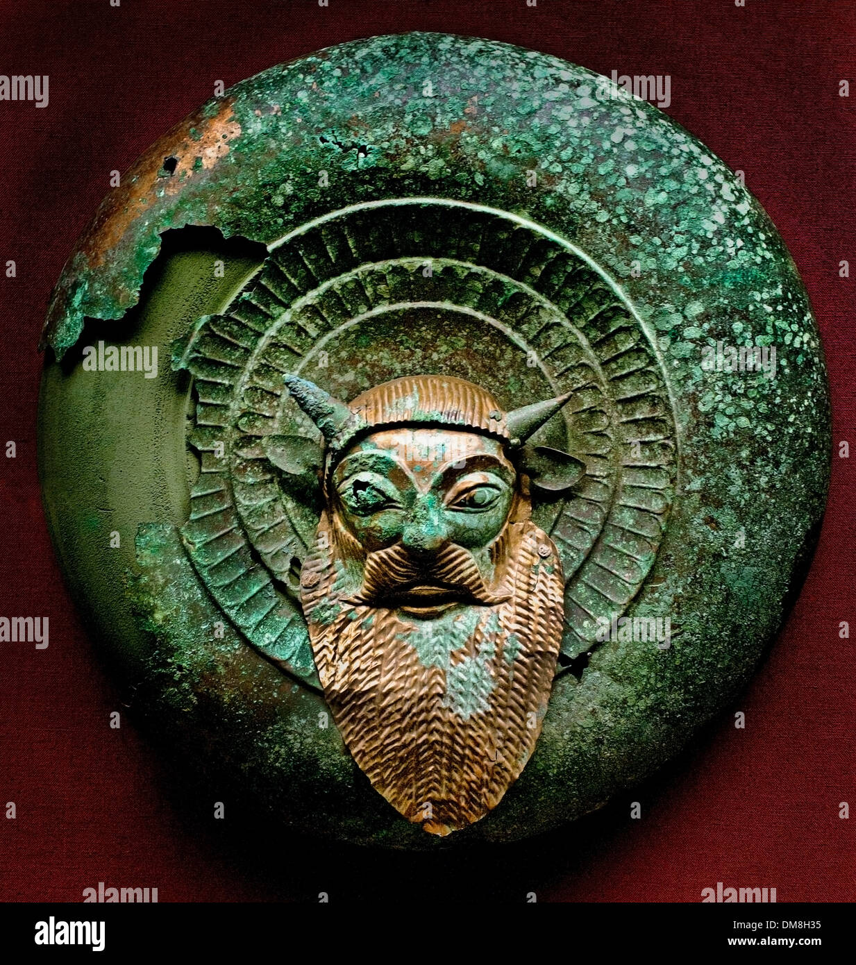 Ornamentale Schild Kopf eines bärtigen Mannes mit Stier Hörner Flussgott Acheloos 510 BC etruskische Etrurien Italien Stockfoto