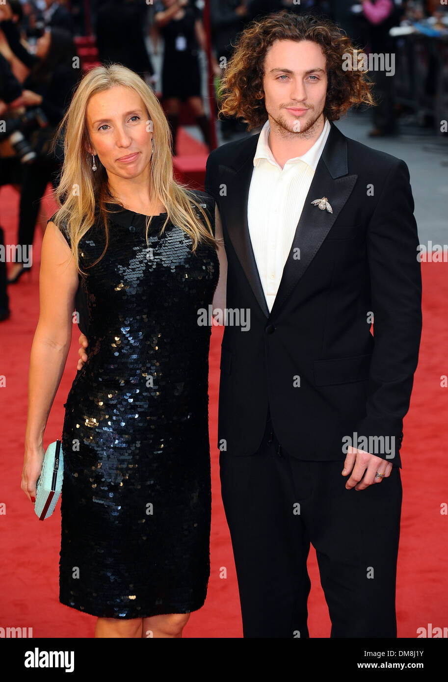 Sam Taylor-Wood und Aaron Taylor-Johnson Welt Premiere von Anna Karenina statt auf Odeon Leicester Square - Ankünfte London Stockfoto