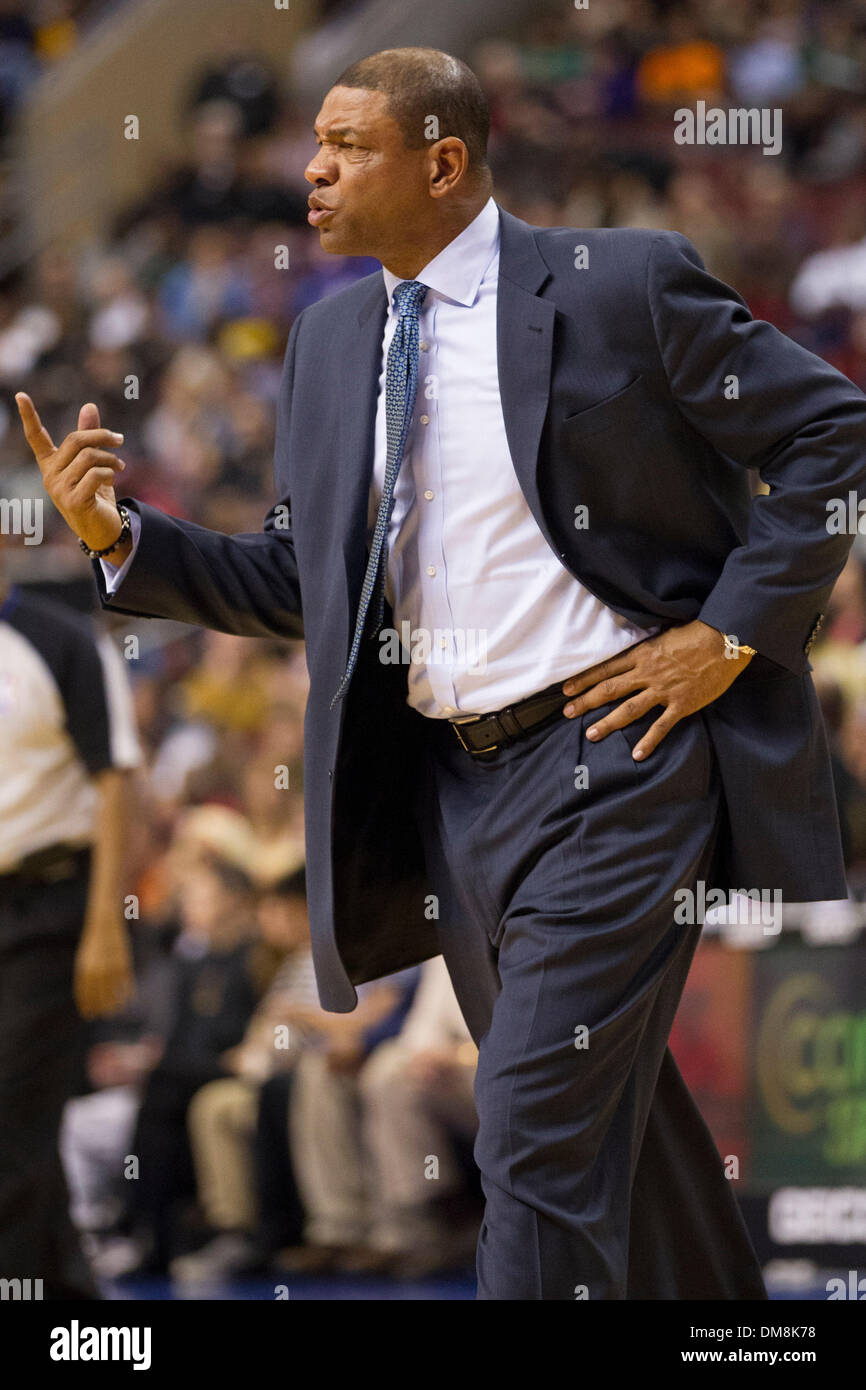 9. Dezember 2013: Los Angeles Clippers Cheftrainer Doc Rivers während der NBA-Spiel zwischen den Los Angeles Clippers und die Philadelphia 76ers im Wells Fargo Center in Philadelphia, Pennsylvania reagiert. Die Clippers gewinnen 94-83. Christopher Szagola/Cal-Sport-Medien Stockfoto