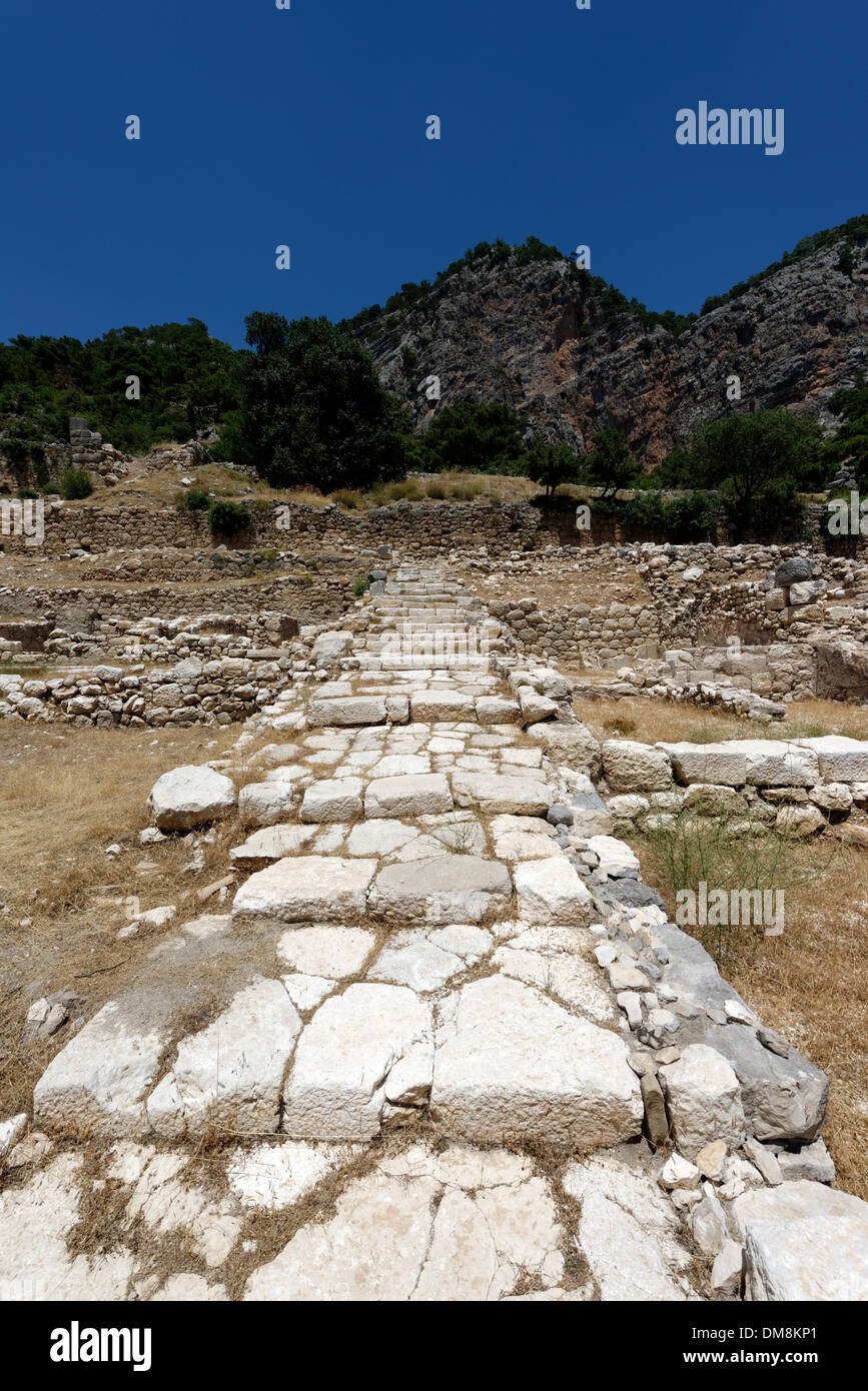 Blick auf eine alte Treppe, die archäologische Stätte des antiken lykischen Stadt Arykanda, Südtürkei. Stockfoto