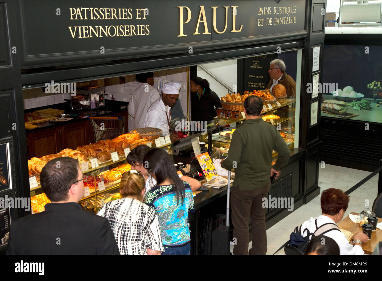 Paul Restaurant am Charles de Gaulle Airport, Paris, Frankreich. Stockfoto