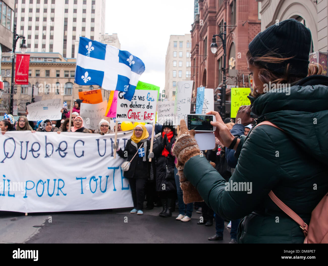 Bürgerjournalist Aufnahme Demonstration in Montreal am Telefon Stockfoto